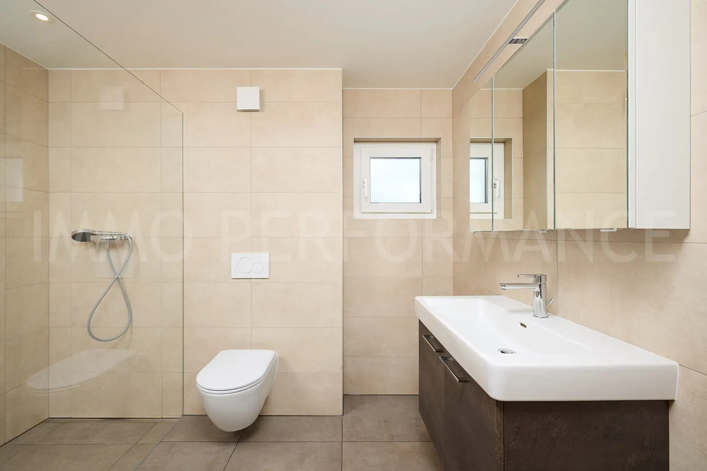 Moderne und familienfreundliche Einzelvilla - Foto 10 von 15