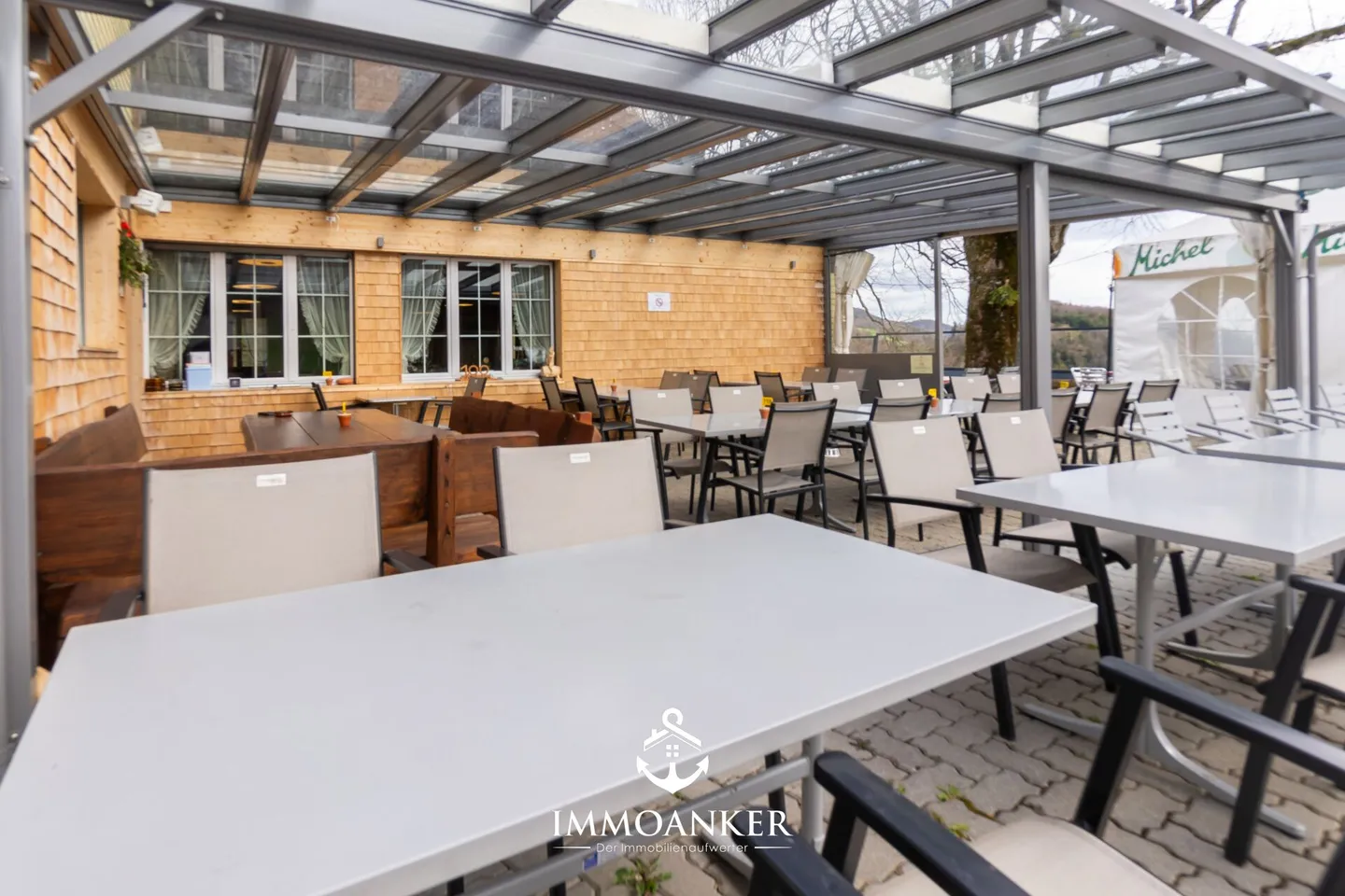 Erfolgreiches Restaurant mit 4.5 Zi. Wohnung und viel Umschwung am Südhang - Foto 11 von 11