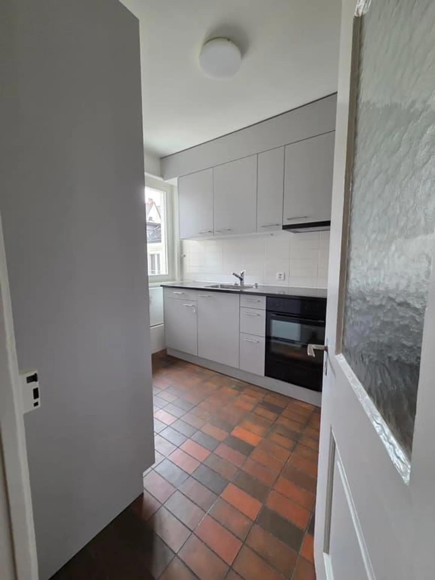 First occupancy after renovation: Charming 3.5-room old building apartment in Basel - Photo 5 of 8