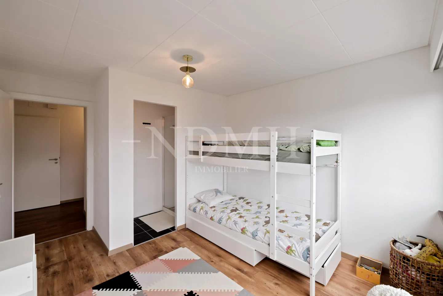 Appartamento spazioso di 4,5 stanze completamente ristrutturato - Foto 8 di 13