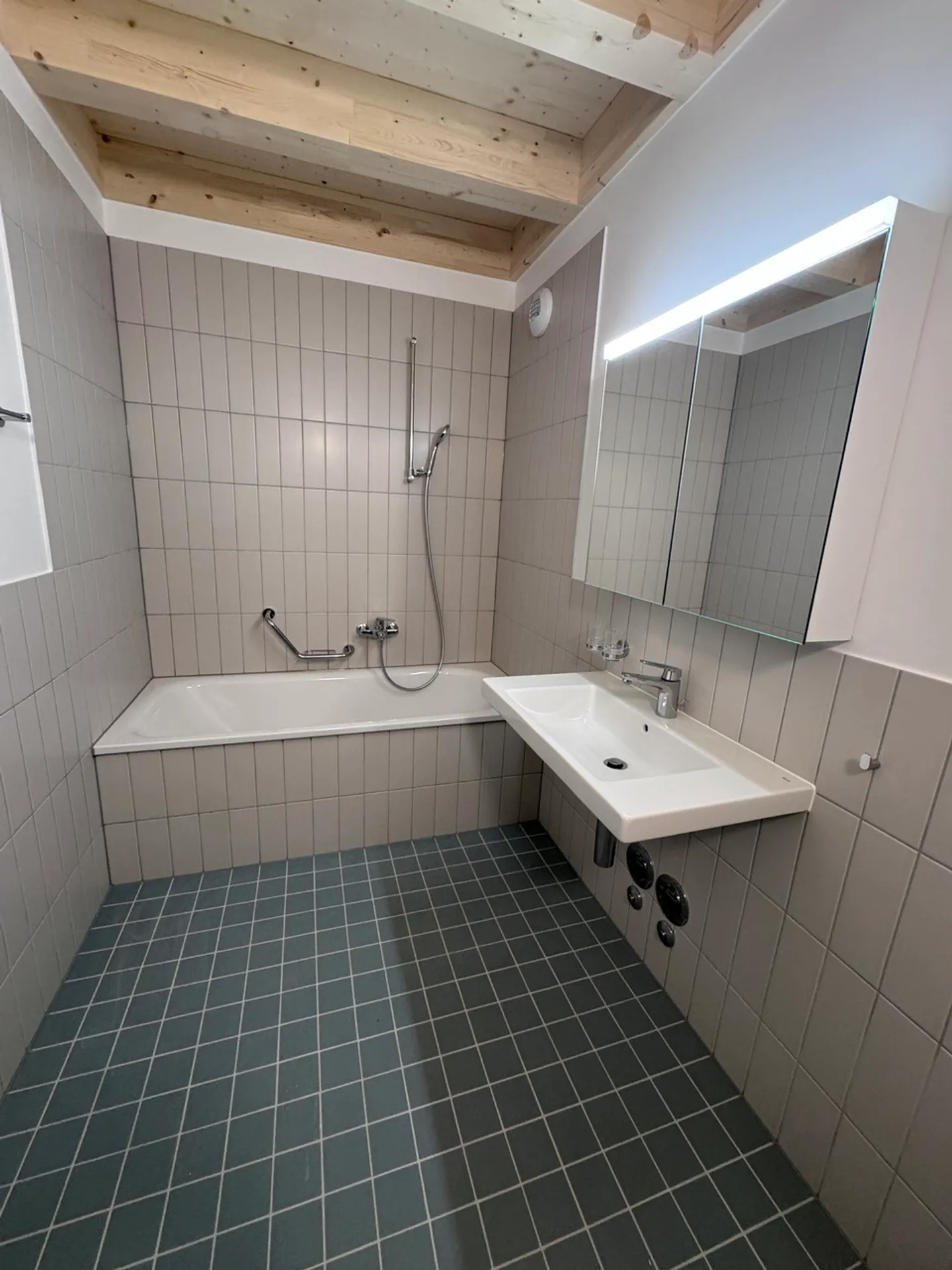 Estavayer-le-Lac, for rent, 3.5 room apartment, 84 m2 + garden - Photo 6 of 9