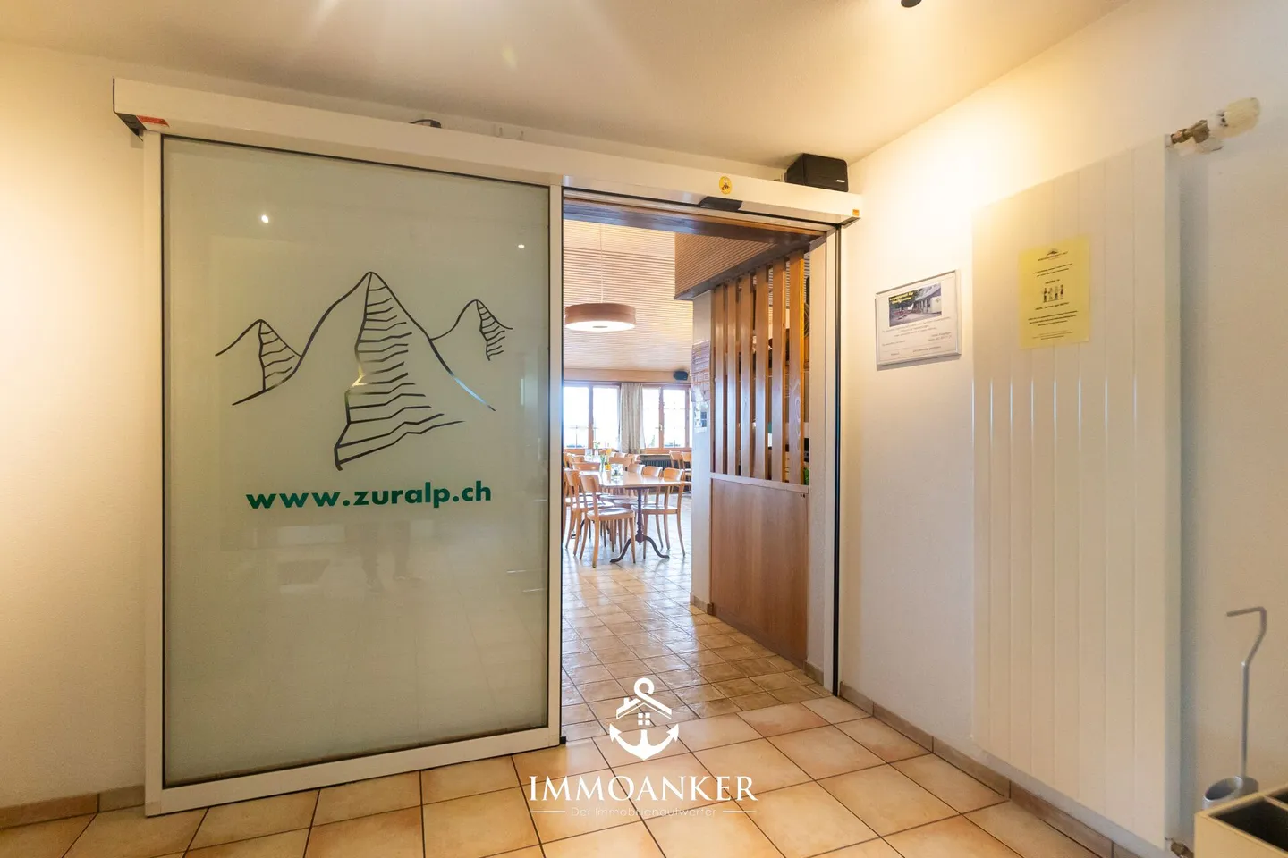Erfolgreiches Restaurant mit 4.5 Zi. Wohnung und viel Umschwung am Südhang - Foto 4 von 11