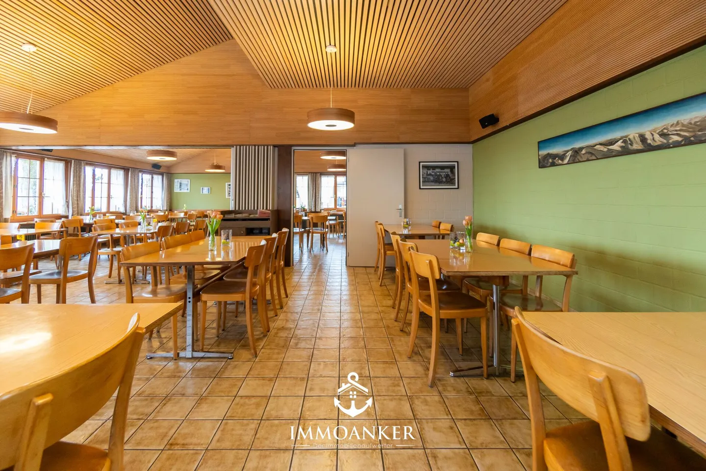 Erfolgreiches Restaurant mit 4.5 Zi. Wohnung und viel Umschwung am Südhang - Foto 9 von 11