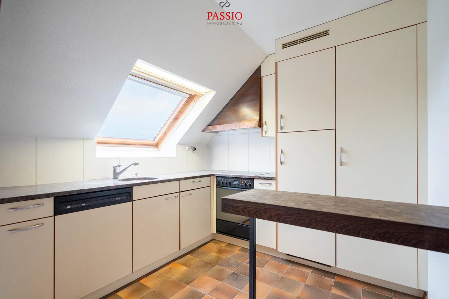 Living & Working Combined – 5.5-Room House with Commercial Part - Photo 5 of 25