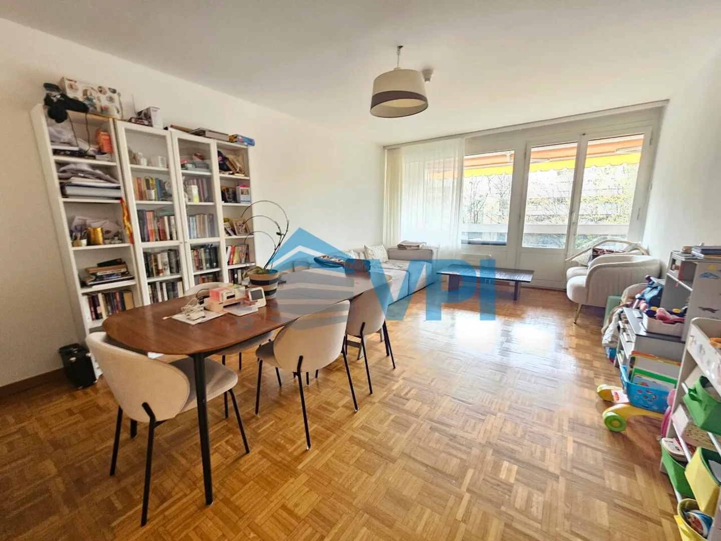 Appartamento spazioso con balcone - Foto 1 di 10