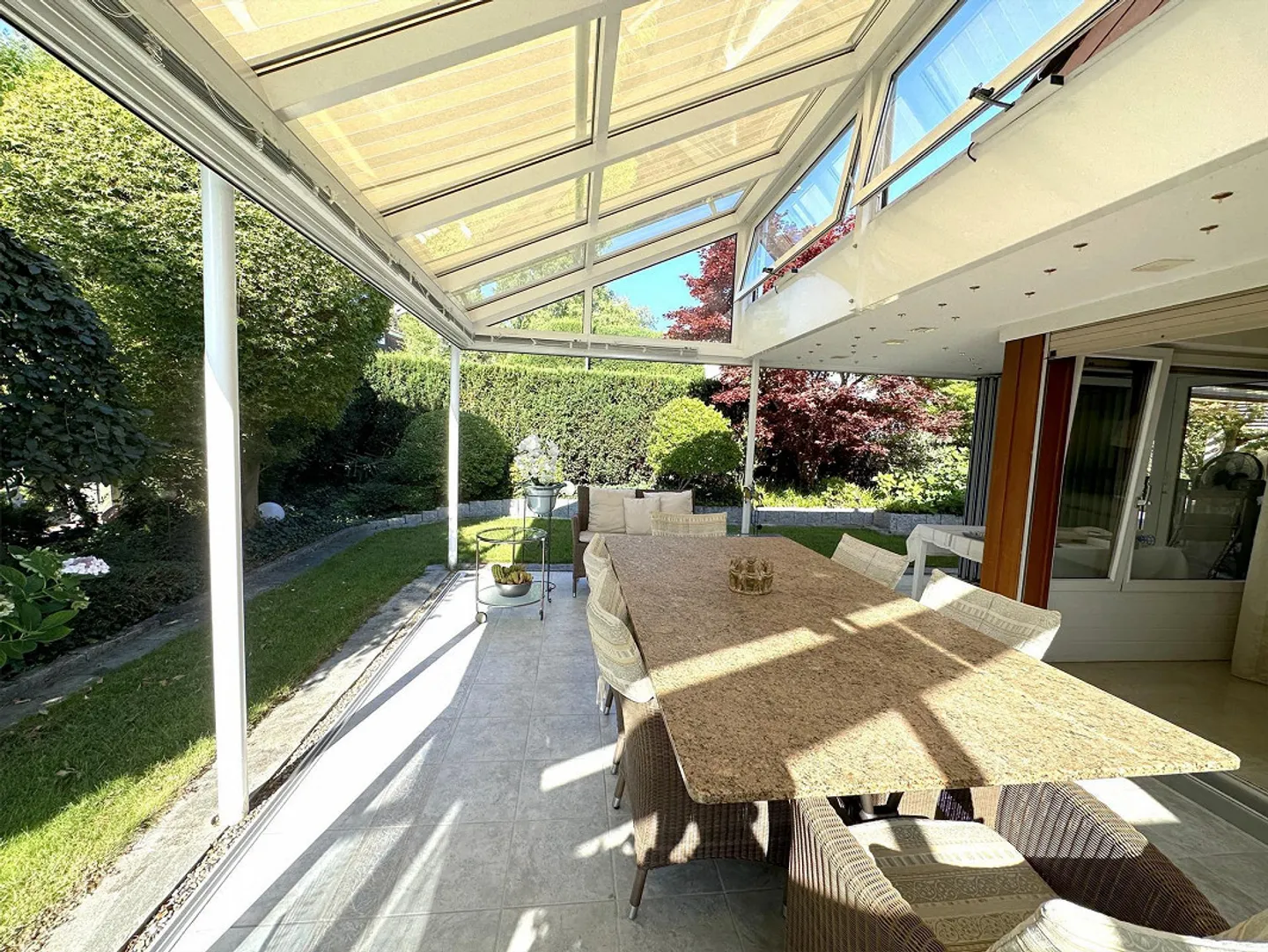 Binningen: Attraente villa di 6,5 stanze in posizione privilegiata con piscina interna e molto altro - Foto 8 di 11