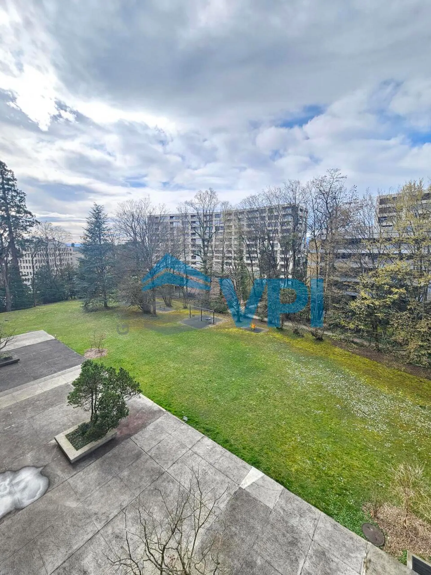 Appartamento spazioso con balcone - Foto 3 di 10