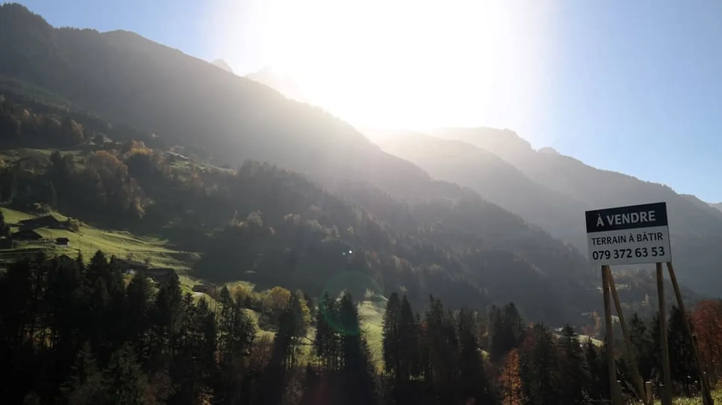 Grande parcelle de terrain à construire à Val-d'Illiez, entièrement équipée - Photo 2 sur 13