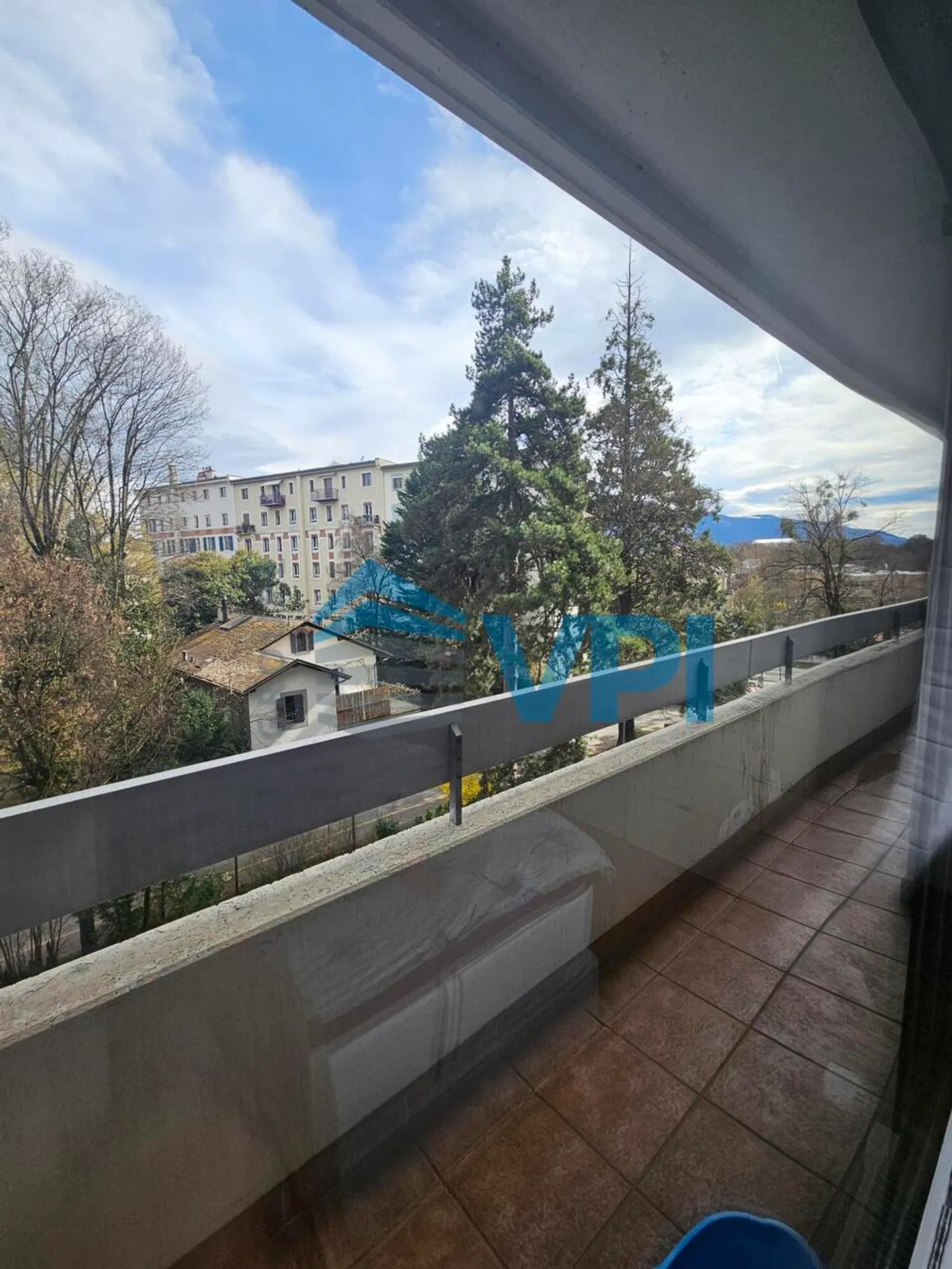 Appartamento spazioso con balcone - Foto 7 di 10