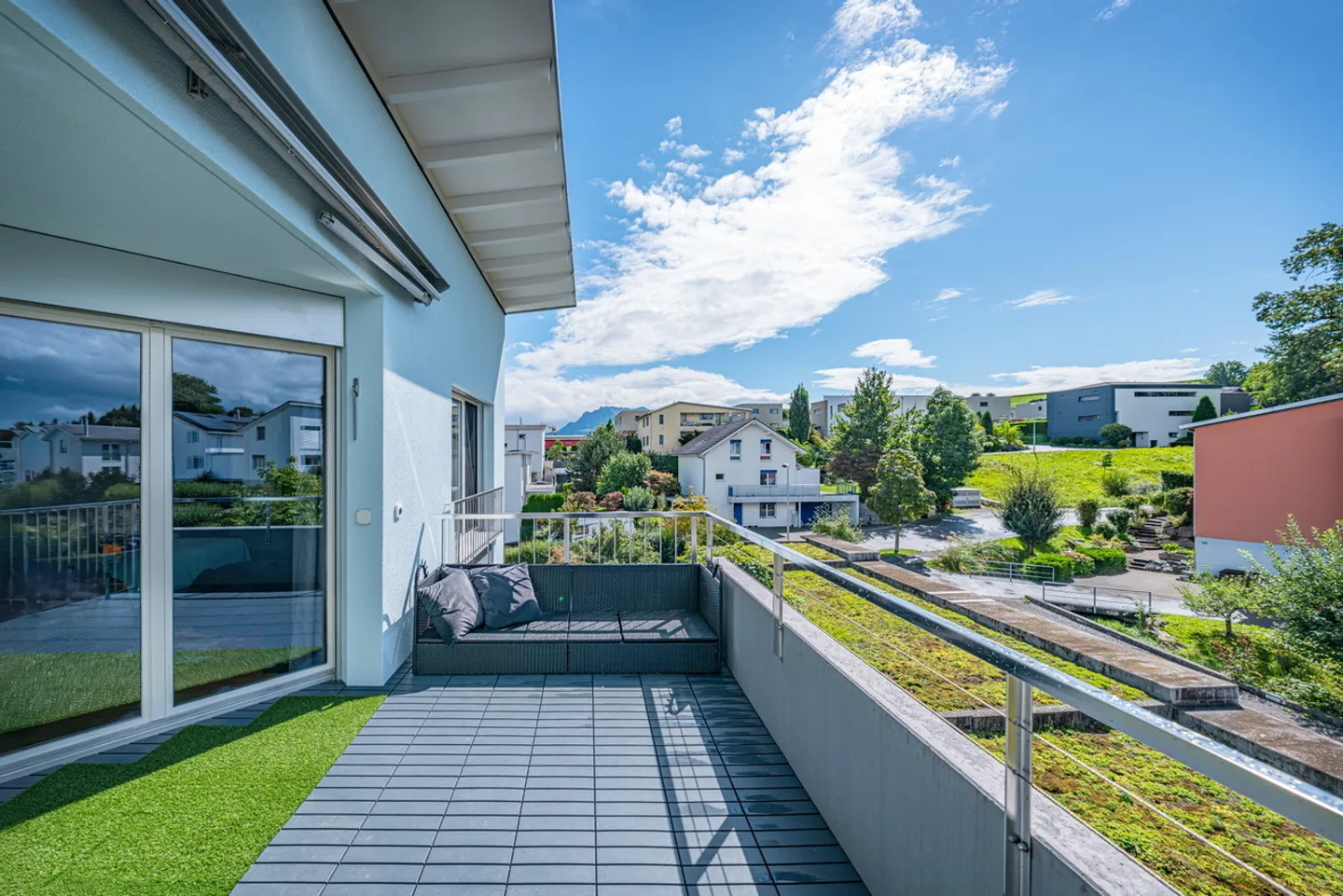 Appartement à louer avec espace, lumière et charme particulier - Photo 1 sur 9