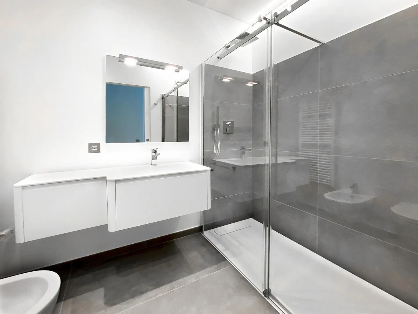 Modern 3.5 rooms in first location in Comano - Photo 5 of 8