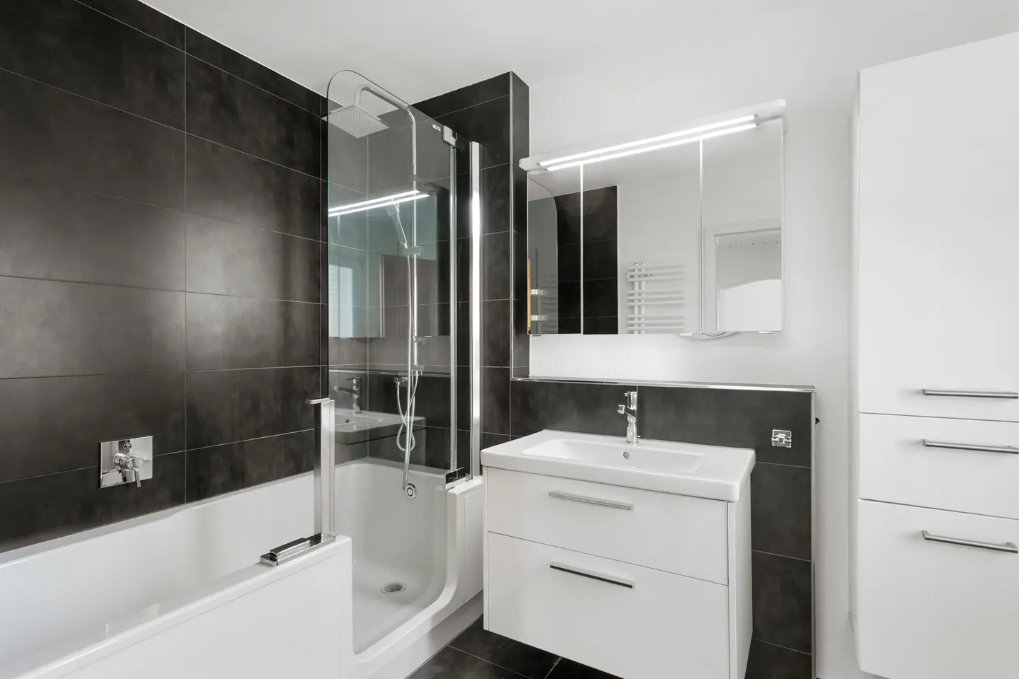 Charming Semi-Detached House - Photo 7 of 8