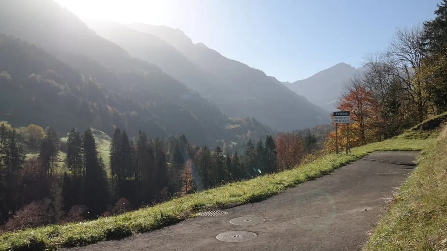 Grande parcelle de terrain à construire à Val-d'Illiez, entièrement équipée - Photo 6 sur 13