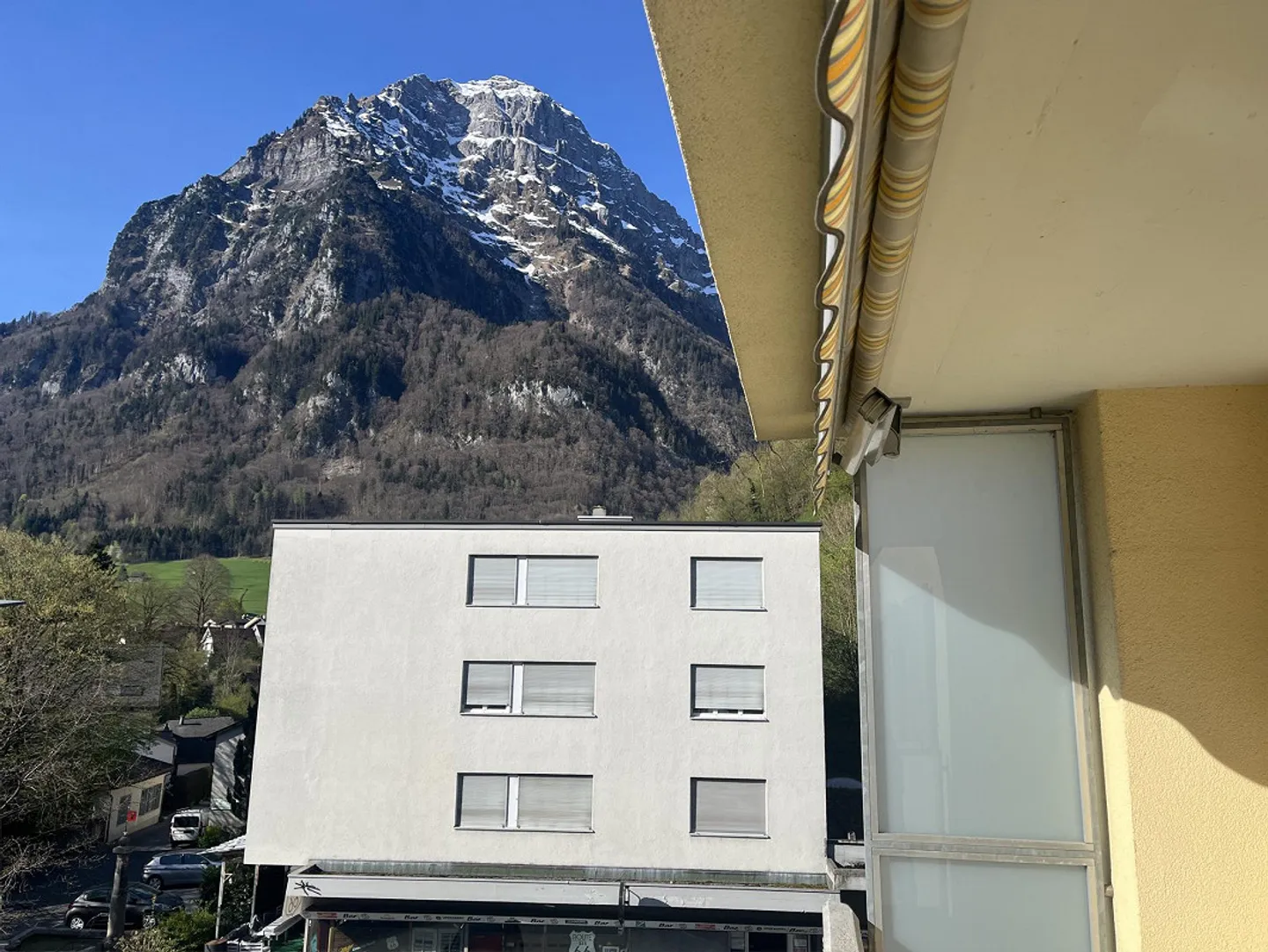 Belle appartement de 4 pièces - Photo 2 sur 8