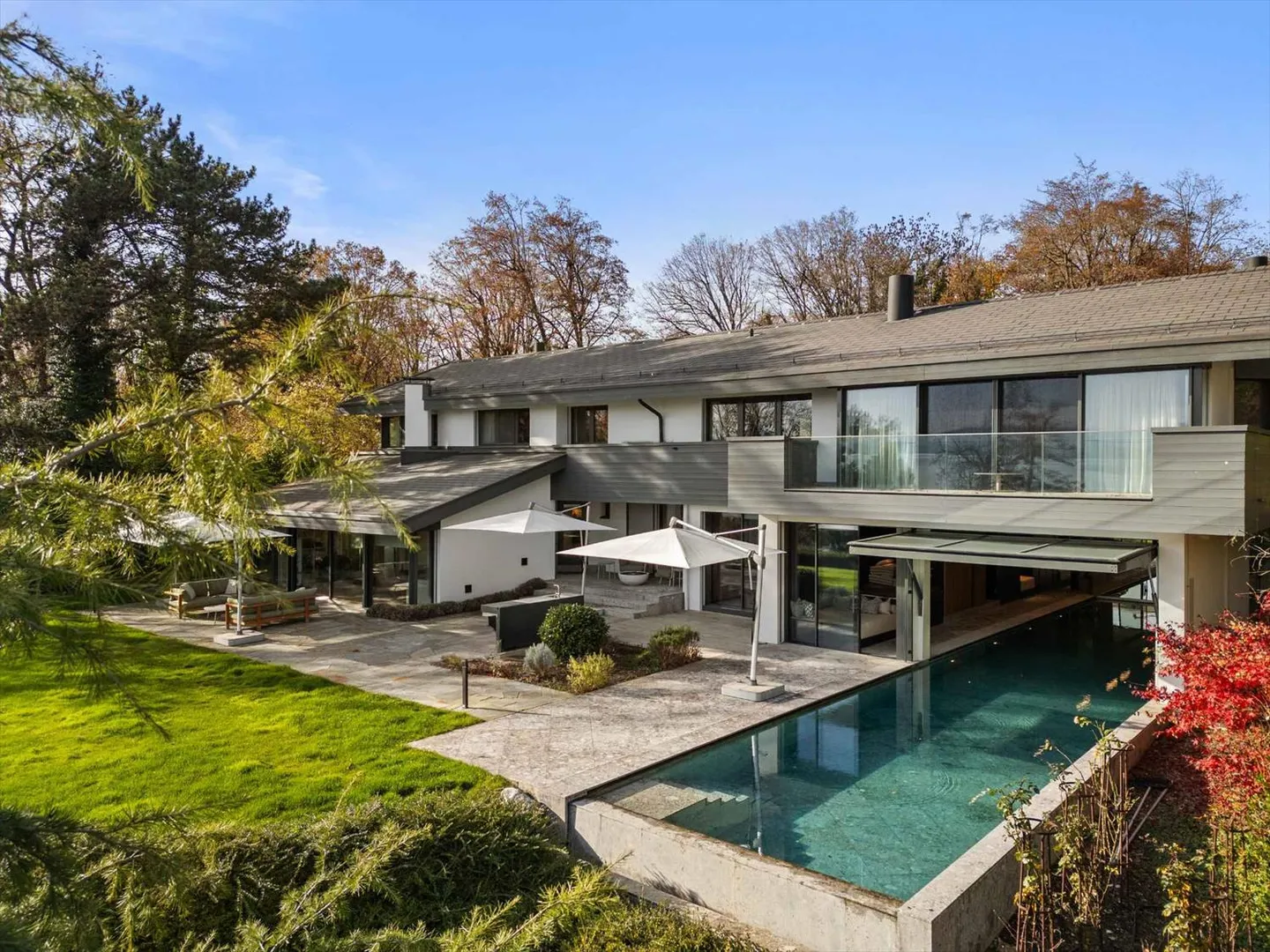 Proprietà eccezionale a piedi nell'acqua - Foto 3 di 13