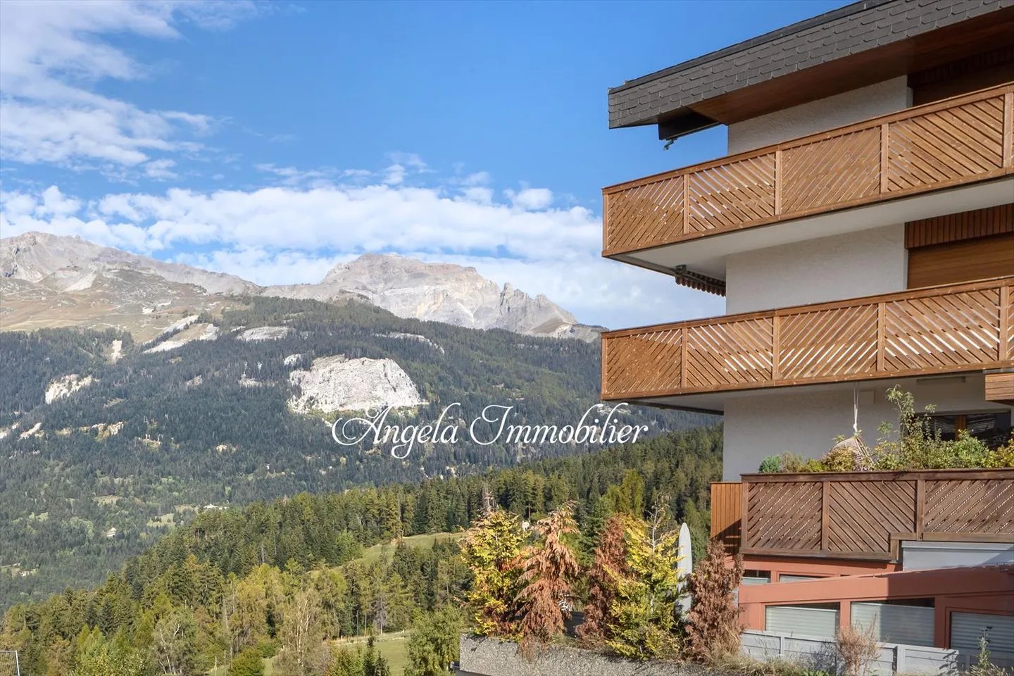 Charming Duplex Apartment - Photo 2 of 27