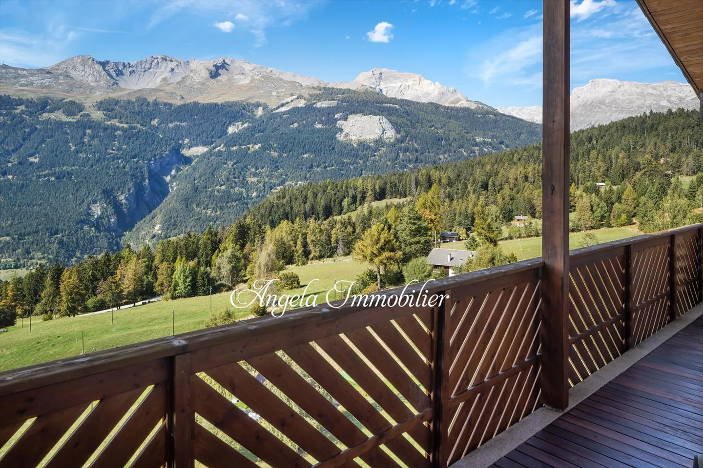 Charming Duplex Apartment - Photo 3 of 27