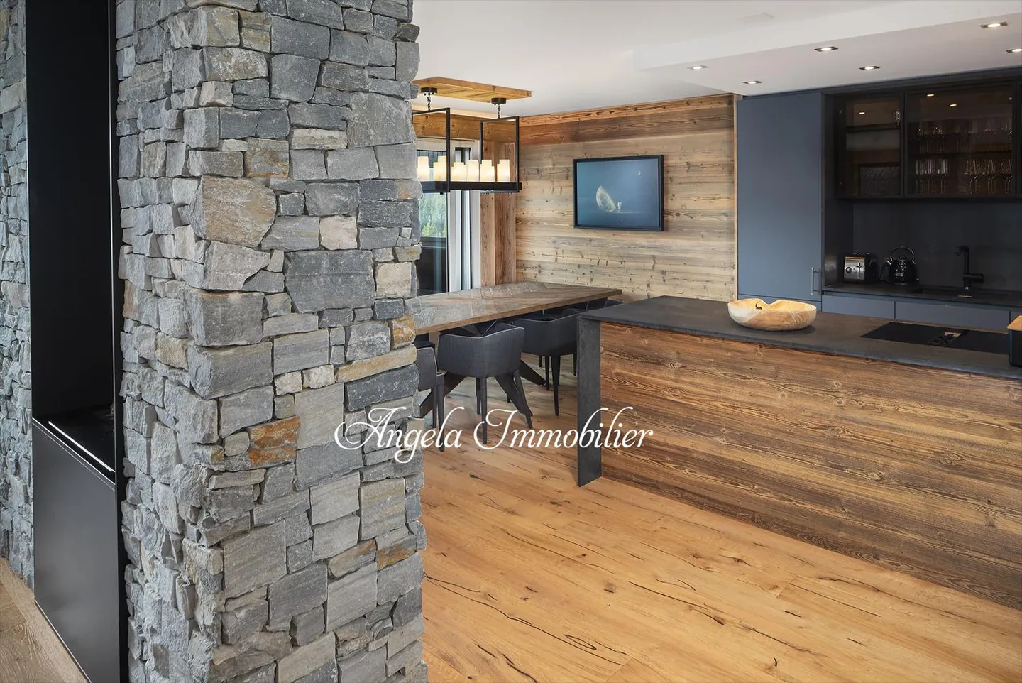 Charming Duplex Apartment - Photo 8 of 27