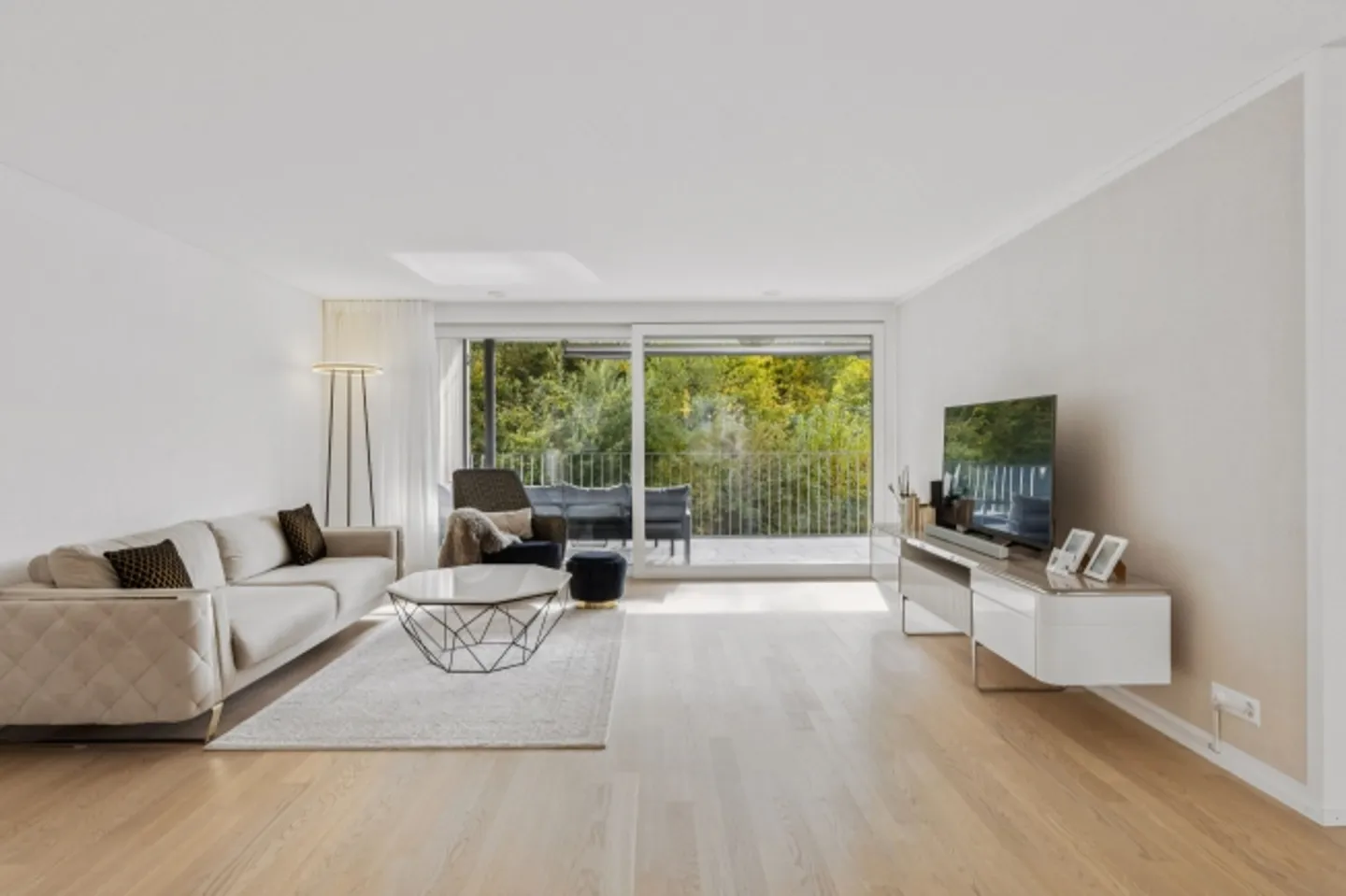 «Exklusive 4.5-Zimmerwohnung mit Balkon und Blick ins Grüne» - Foto 7 von 13