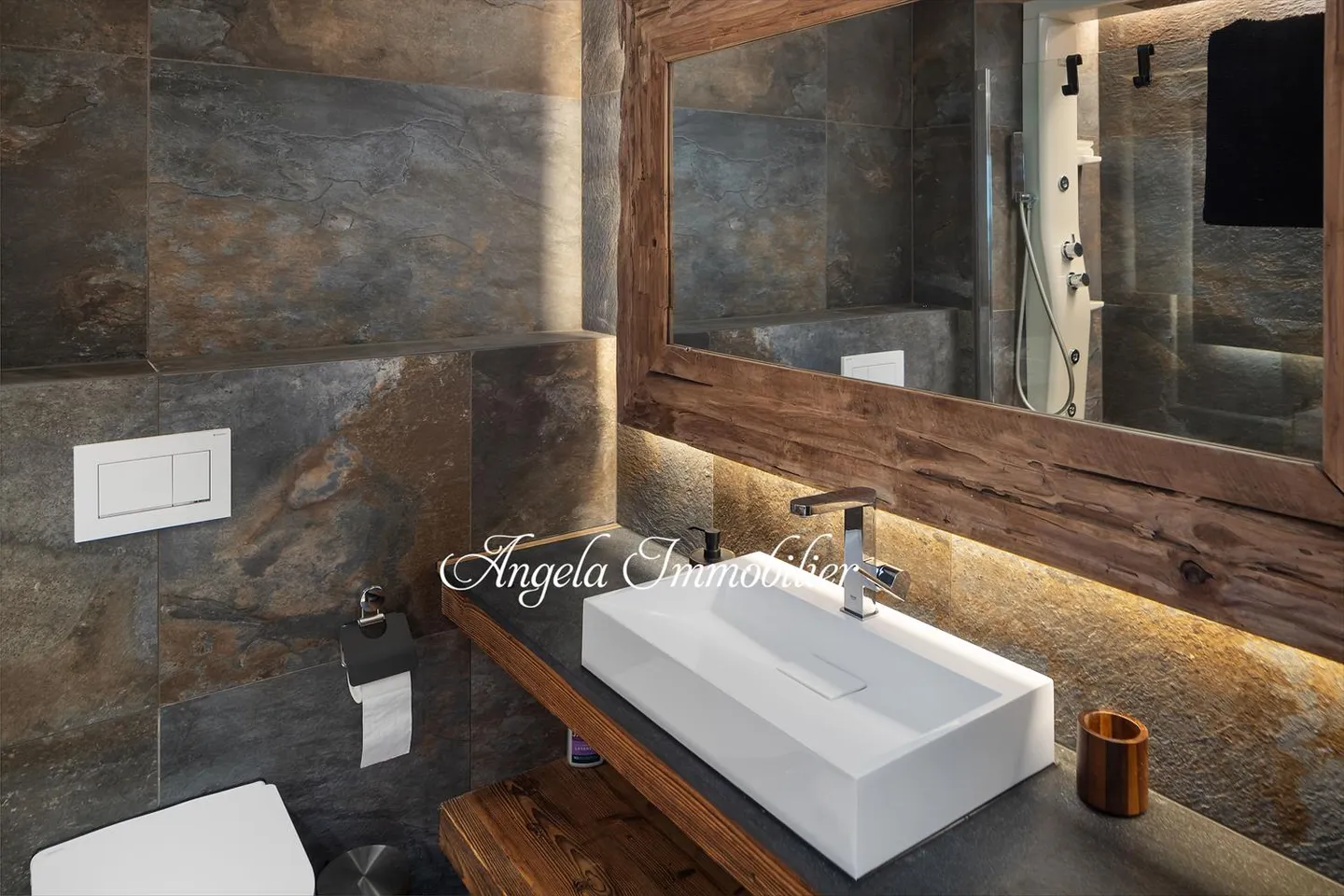 Charming Duplex Apartment - Photo 17 of 27