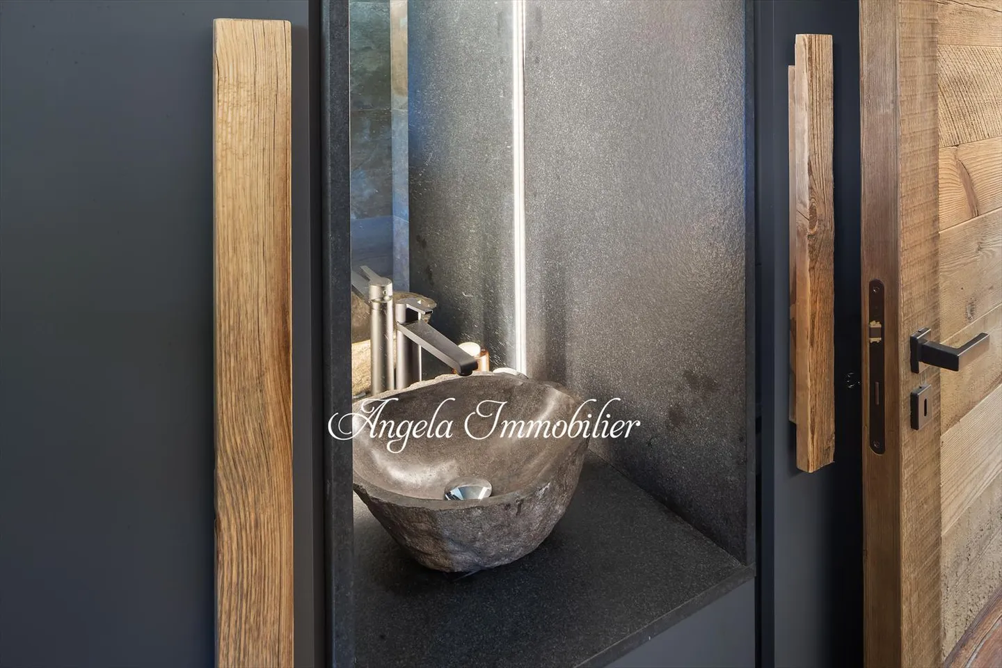 Charming Duplex Apartment - Photo 22 of 27