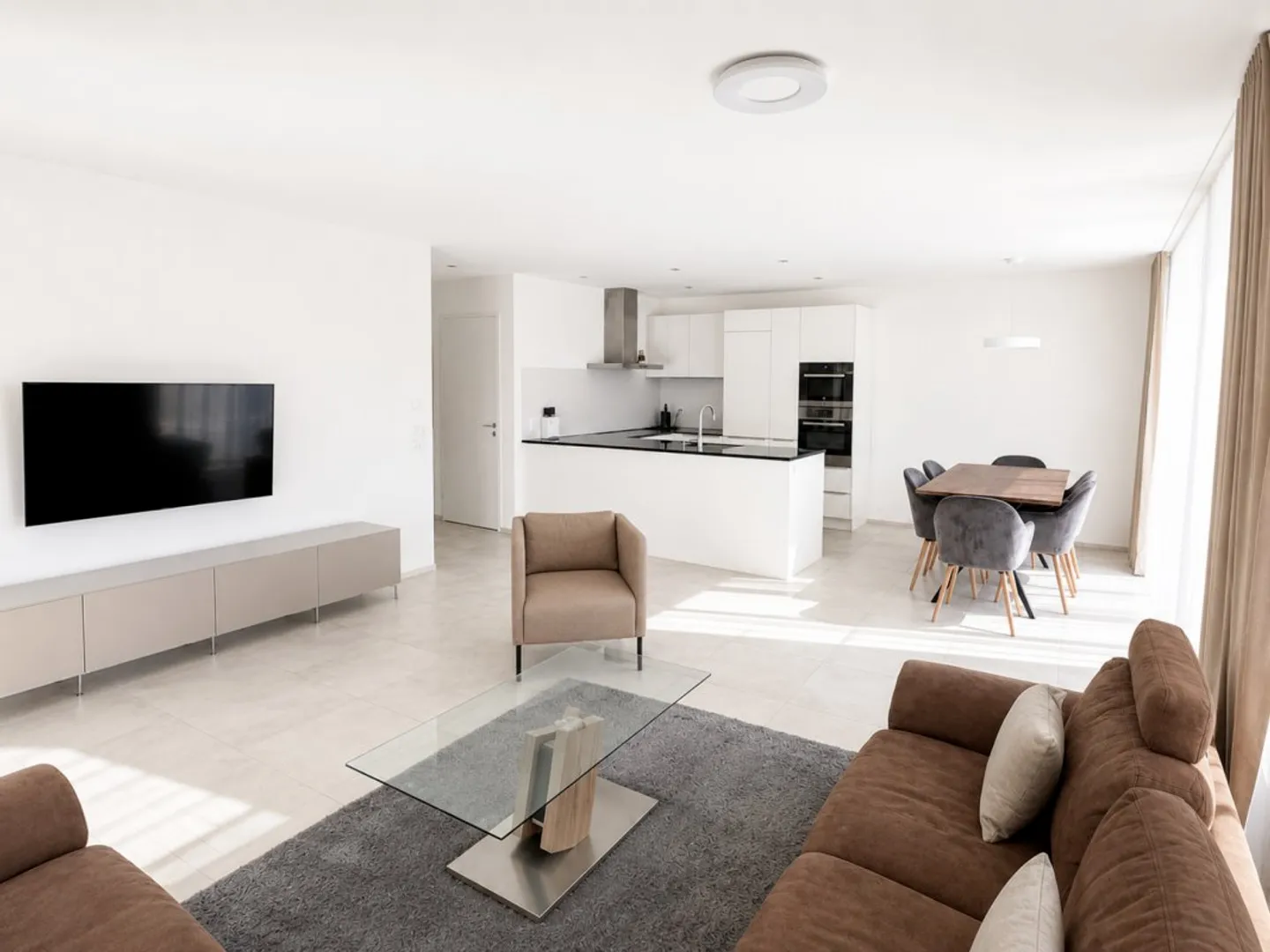 Modern Apartment with Large Terrace - Photo 2 of 7