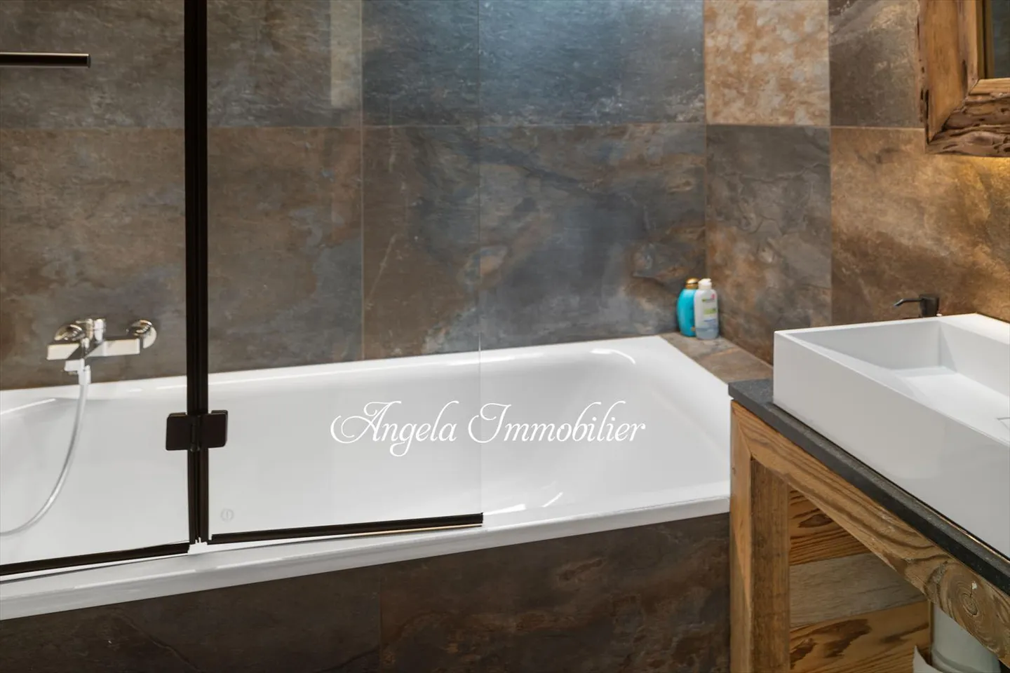 Charming Duplex Apartment - Photo 26 of 27