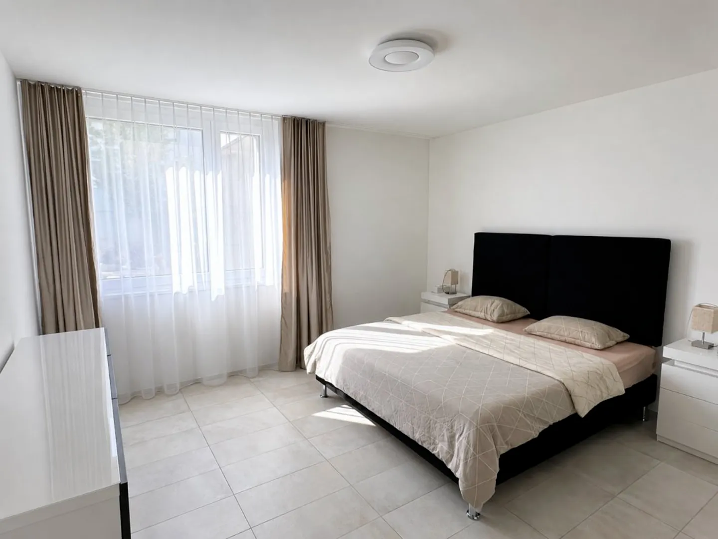 Modern Apartment with Large Terrace - Photo 5 of 7