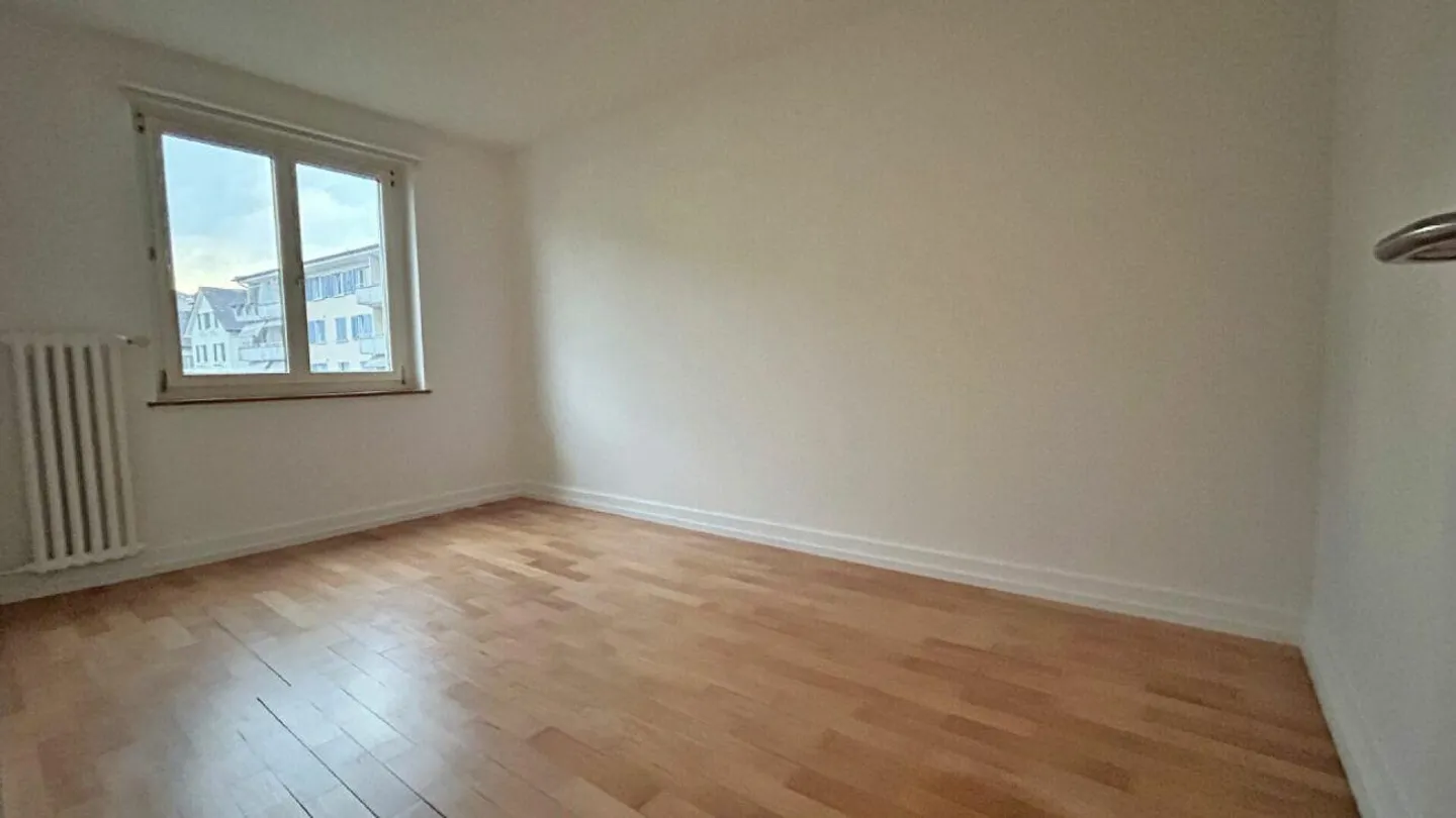 4-room apartment in a good location (1st floor left) - Photo 5 of 5