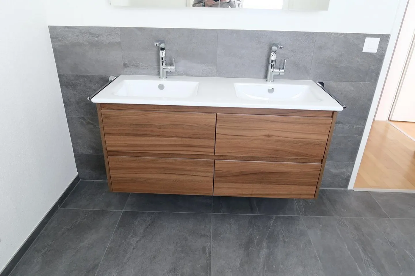Appartement sous les combles de 5,5 pièces avec galerie et vue sur la montagne - Photo 5 sur 8