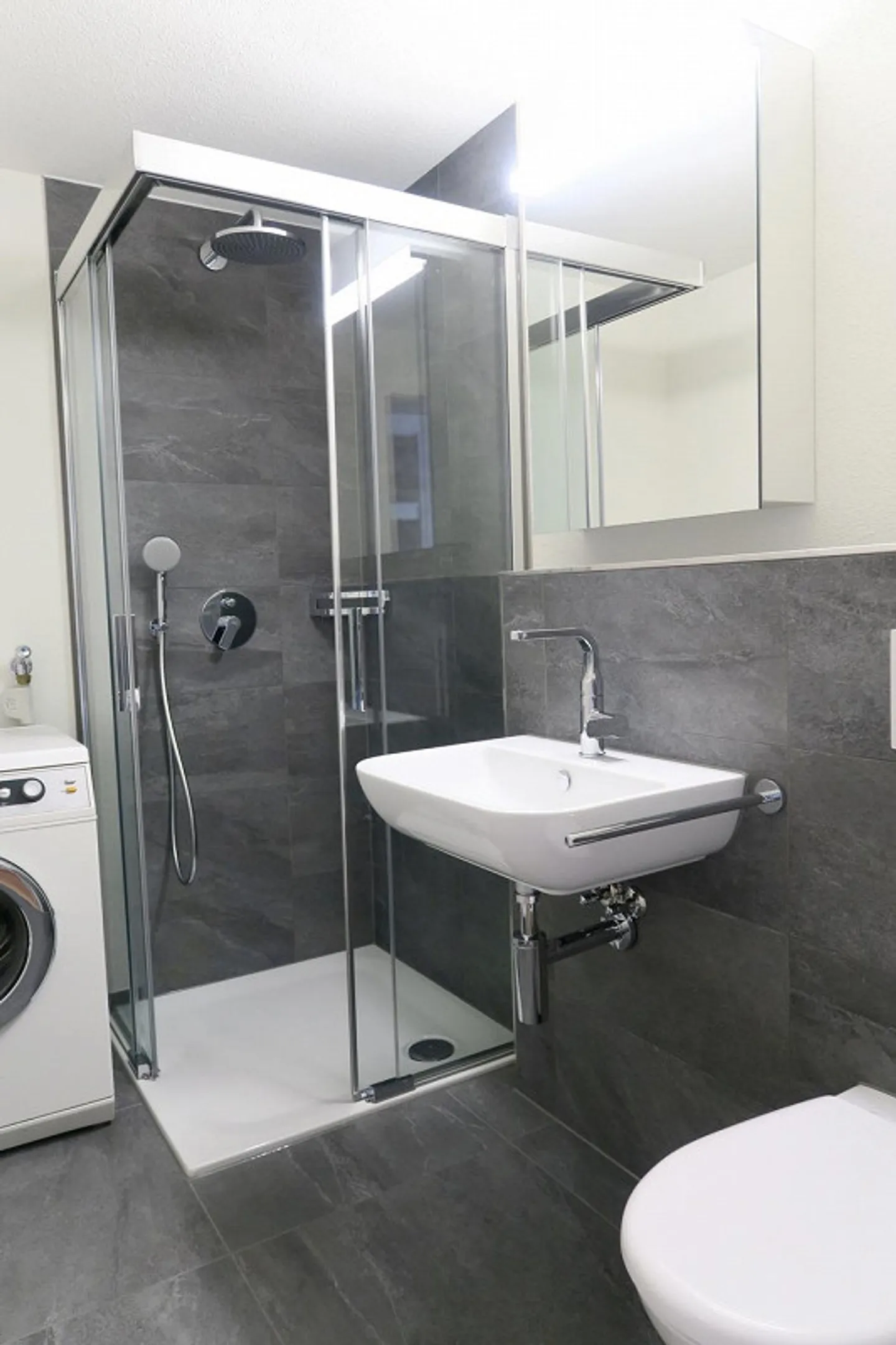 Appartement sous les combles de 5,5 pièces avec galerie et vue sur la montagne - Photo 6 sur 8