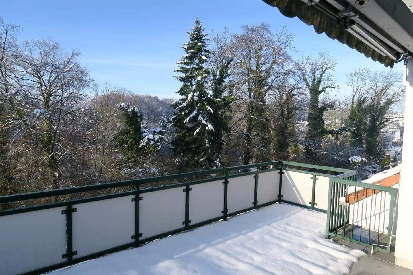 Appartement sous les combles de 5,5 pièces avec galerie et vue sur la montagne - Photo 7 sur 8