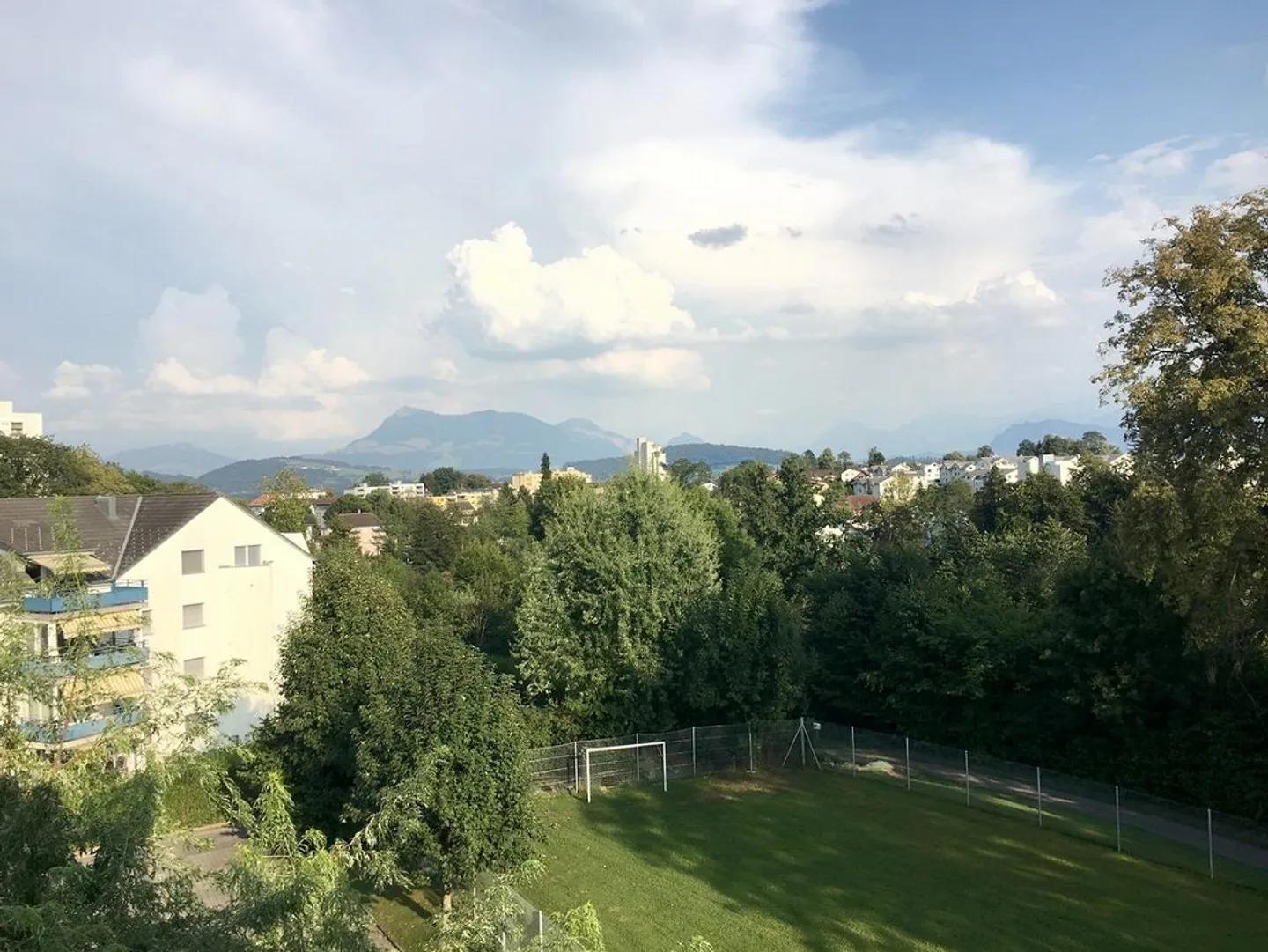 Appartement sous les combles de 5,5 pièces avec galerie et vue sur la montagne - Photo 8 sur 8