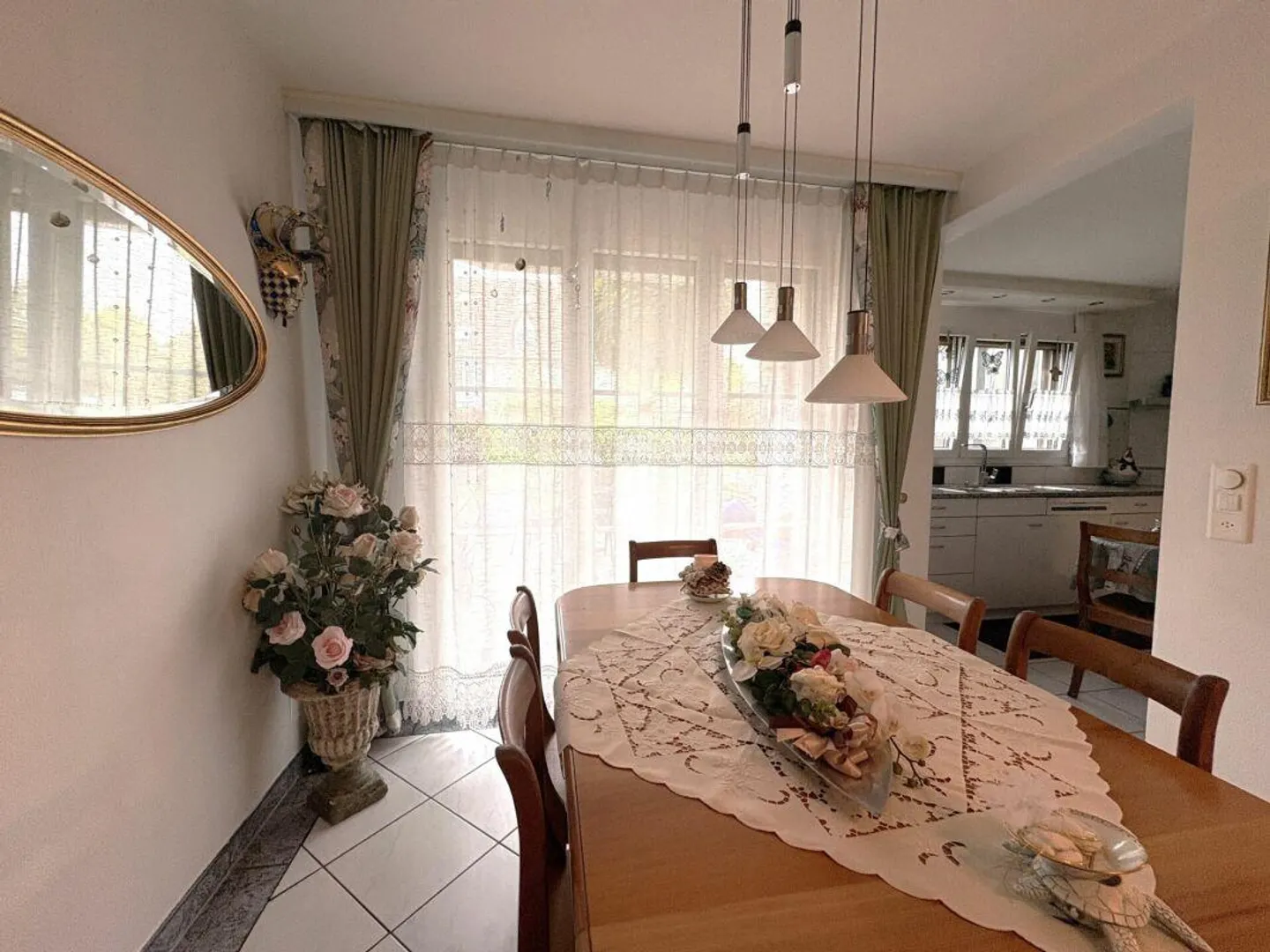 Erdgeschosswohnung mit Sitzplätzen - Foto 4 von 15