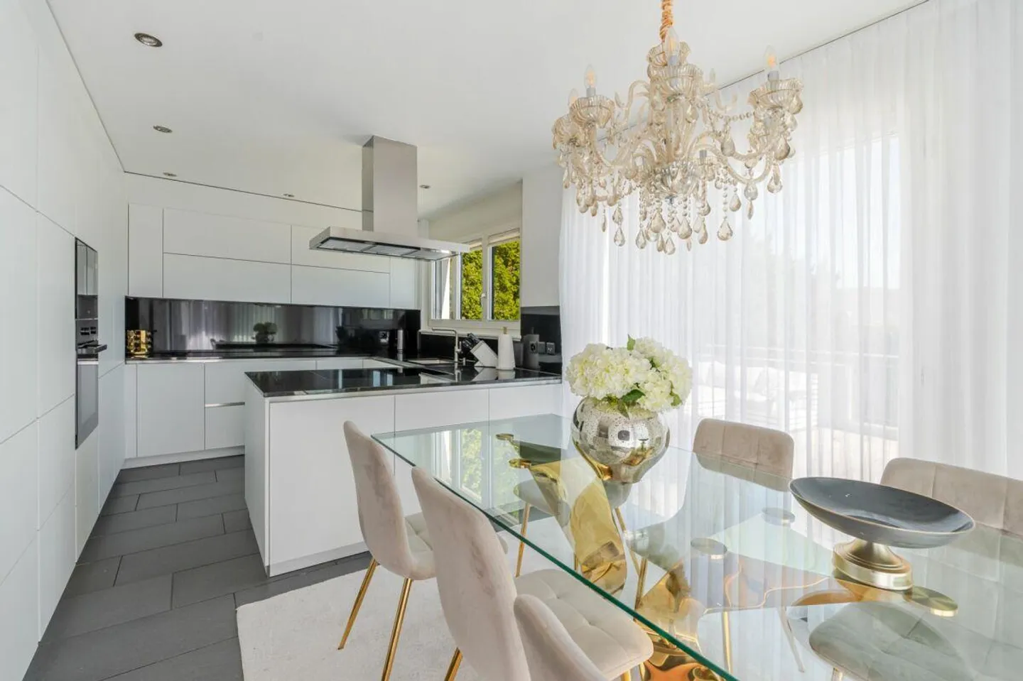 Modern residential pearl - detached 6.5 Z' EFH with pool, sauna and more... - Photo 4 of 13