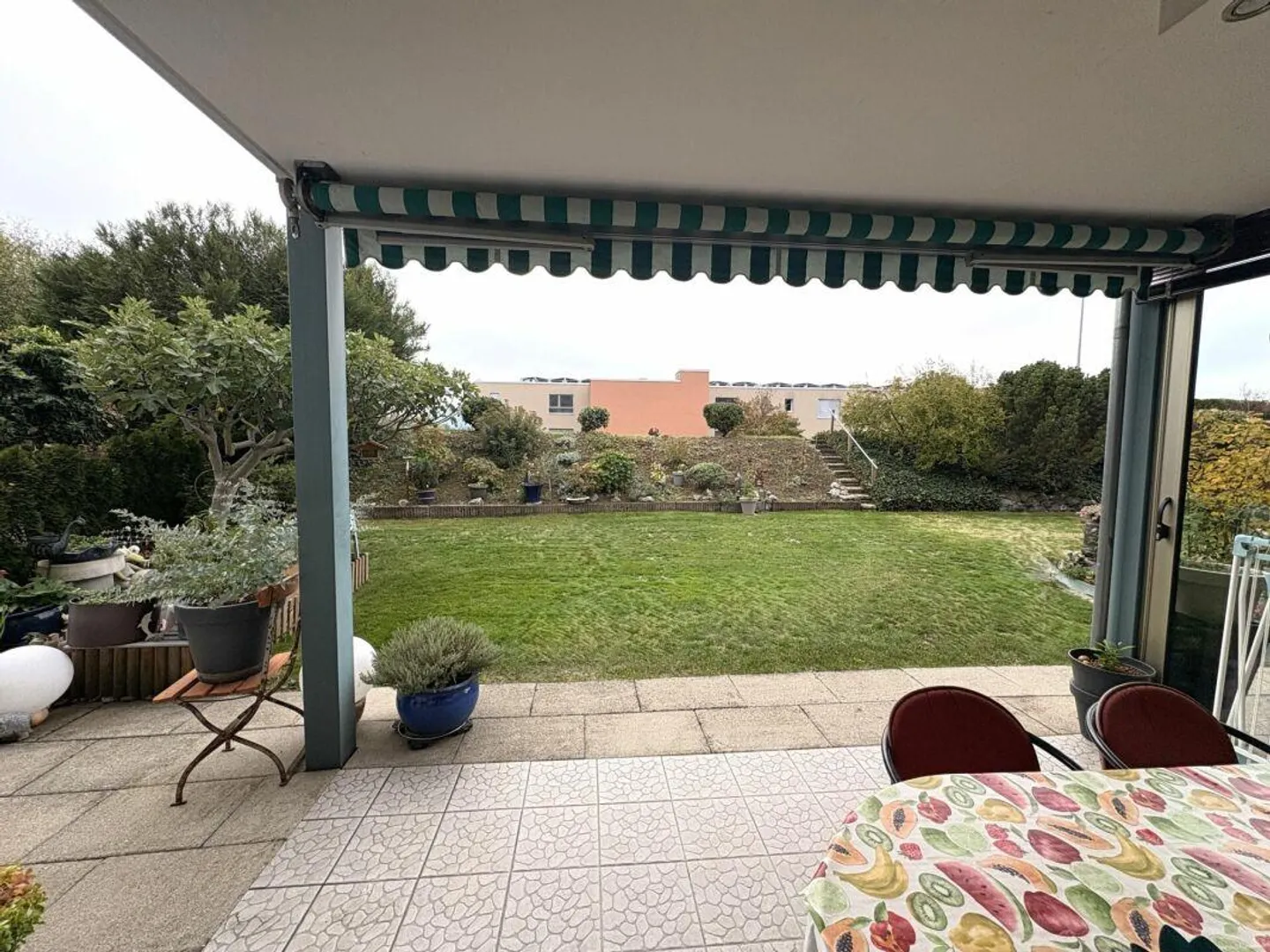 Erdgeschosswohnung mit Sitzplätzen - Foto 13 von 15
