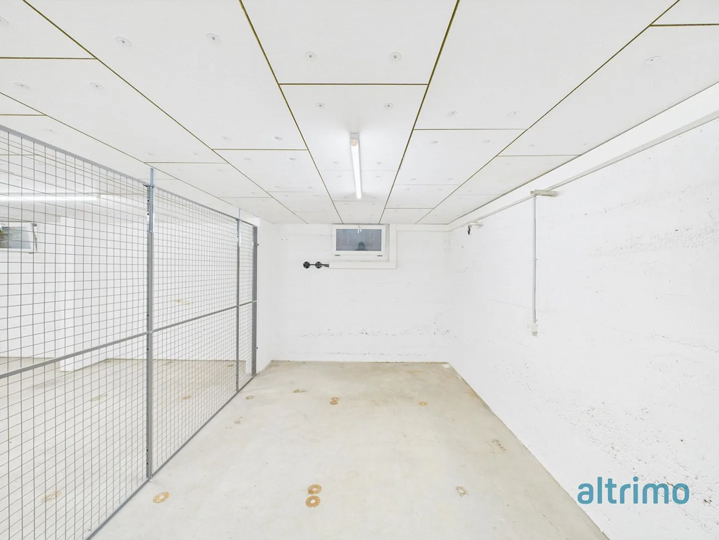 Spazio di stoccaggio pratico (16m2) in una posizione centrale - Foto 1 di 2