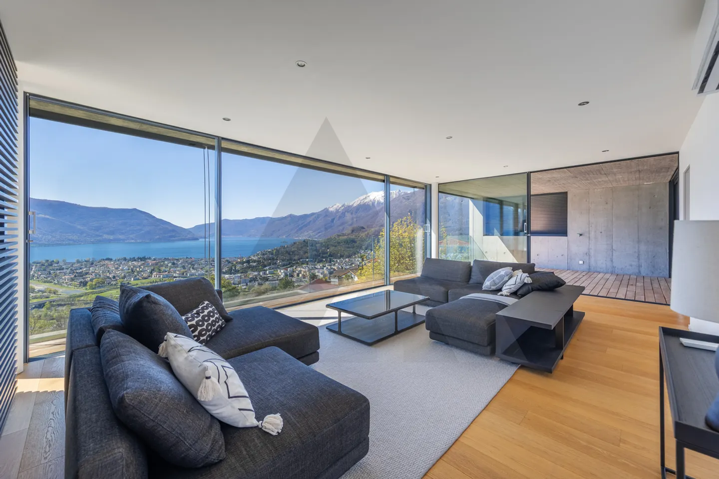 Penthouse Moderno con Vista Lago - Foto 4 di 14