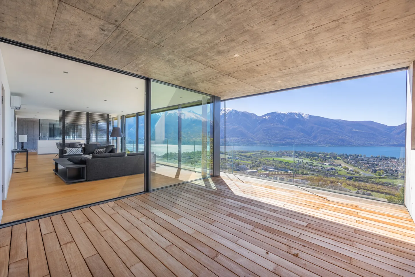 Penthouse Moderno con Vista Lago - Foto 2 di 14