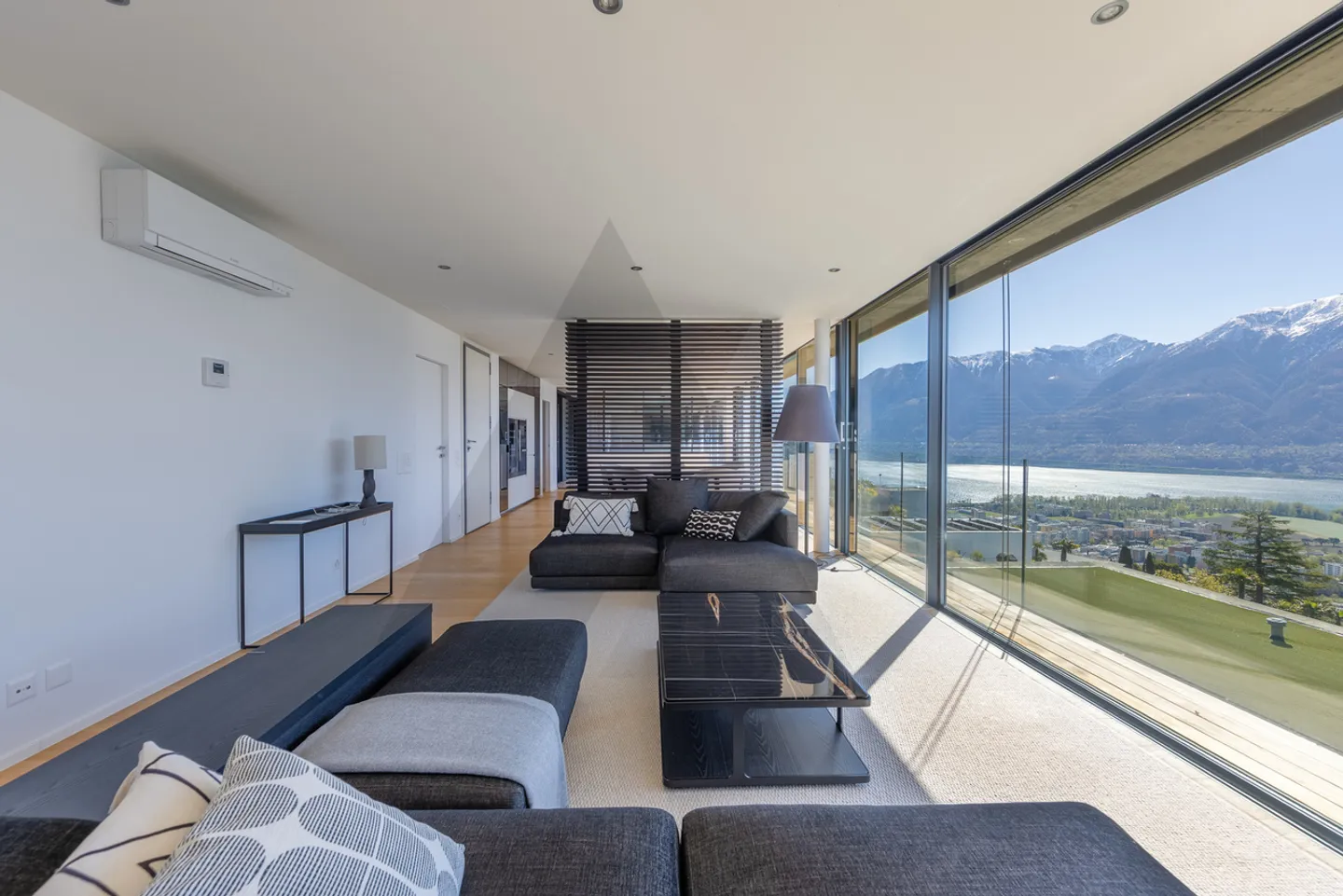 Penthouse Moderno con Vista Lago - Foto 3 di 14