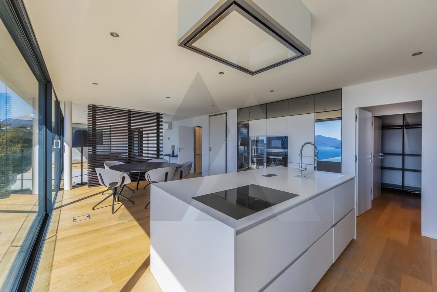 Penthouse Moderno con Vista Lago - Foto 7 di 14