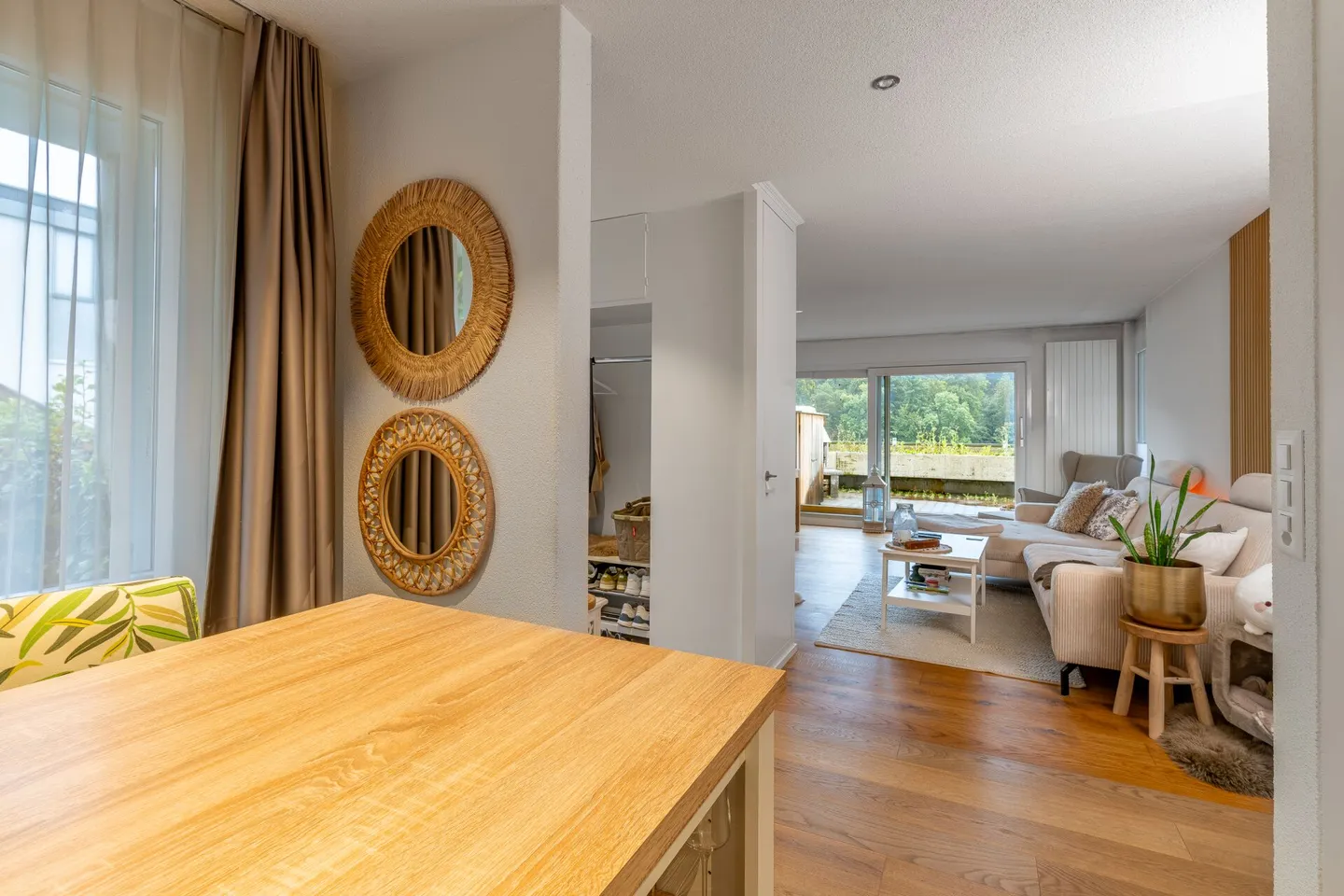 Oasi da sogno a Unterkulm: Casa moderna con terrazza, charme, sole e qualità della vita - Foto 4 di 22