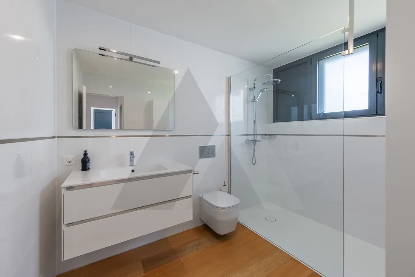 Penthouse Moderno con Vista Lago - Foto 12 di 14