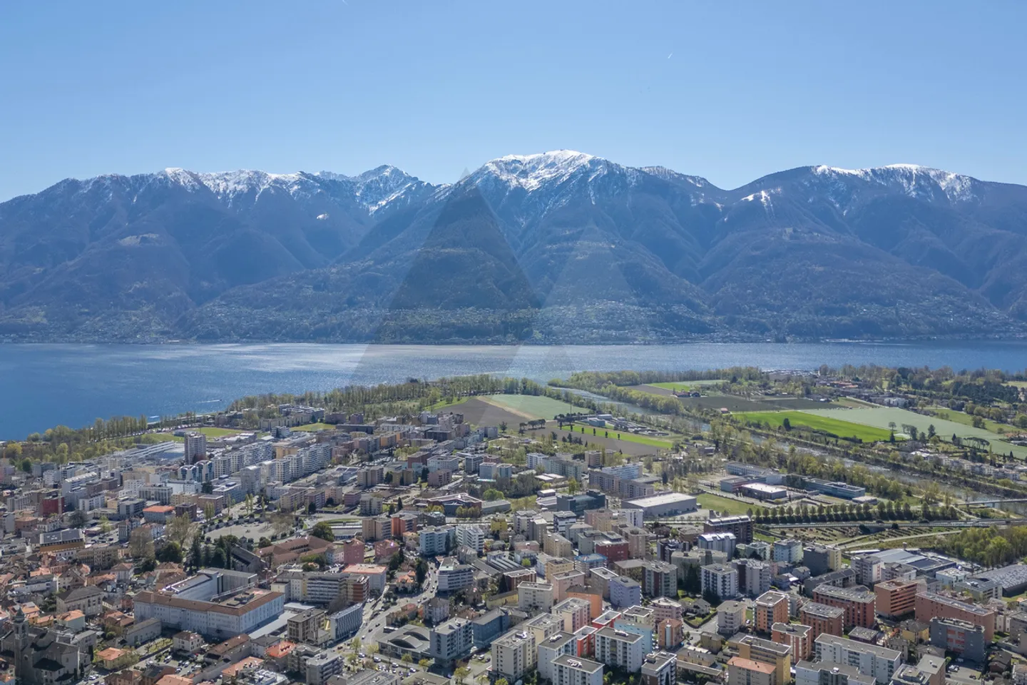 Penthouse Moderno con Vista Lago - Foto 13 di 14