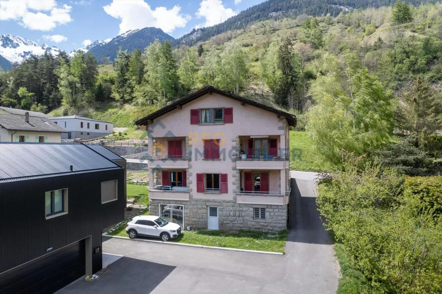 Immeuble mixte - Photo 2 sur 8