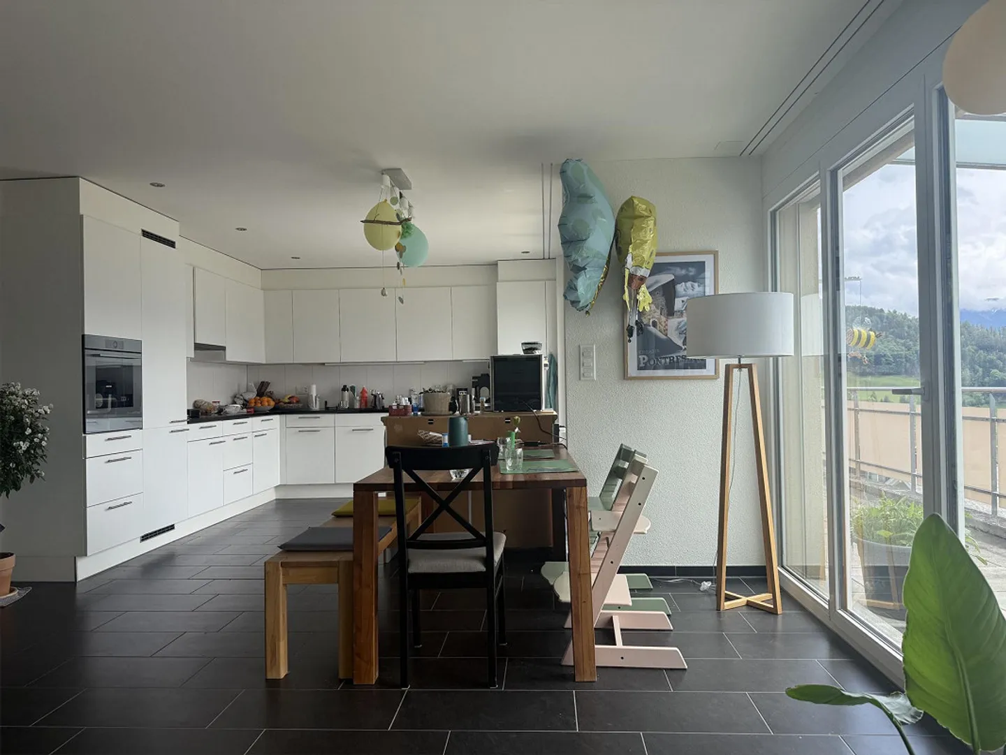 Appartamento Attico 4.5 stanze con Balcone Circondante da Sogno - Foto 2 di 19