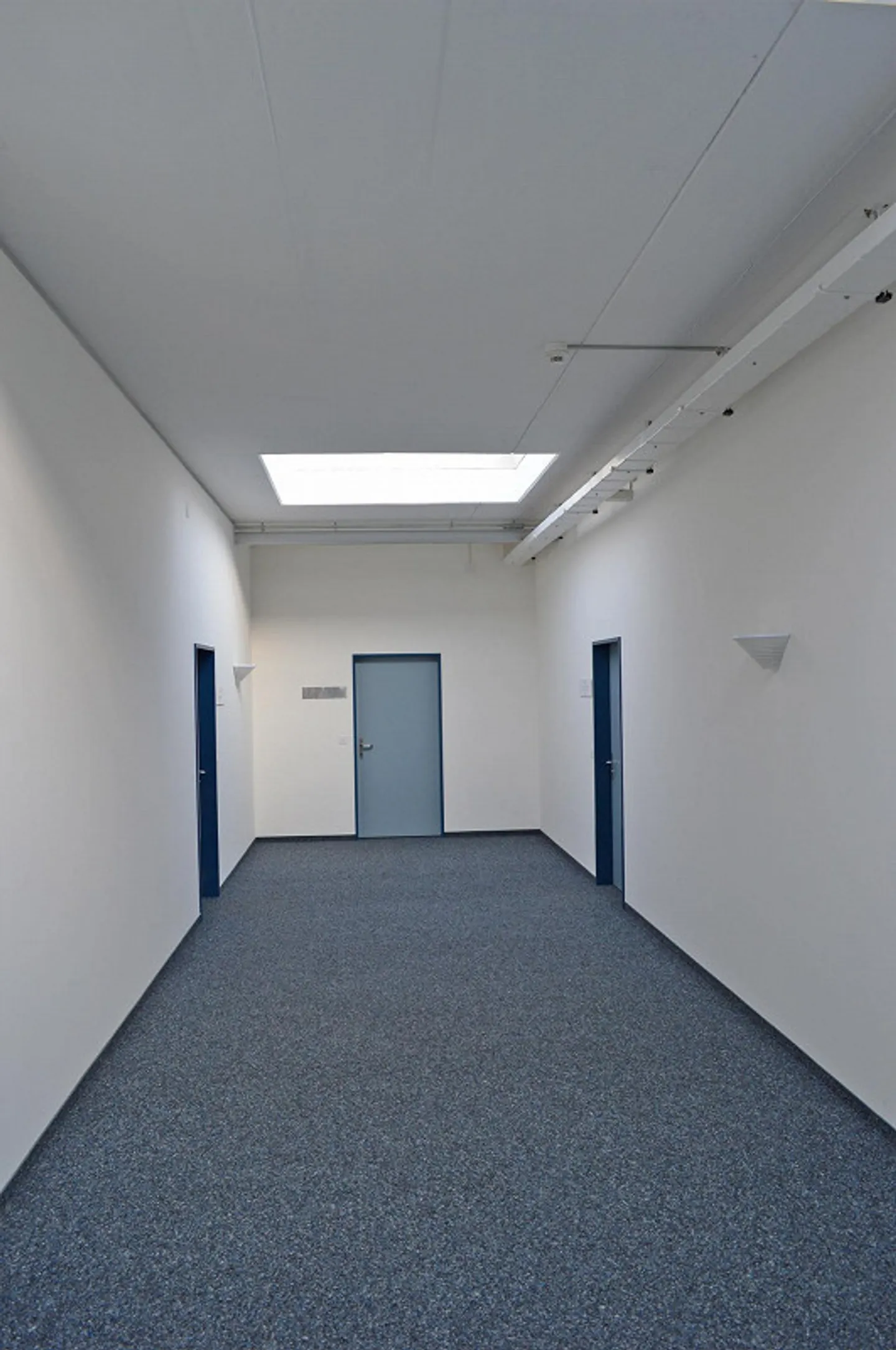 Espace de bureau attrayant avec beaucoup de lumière naturelle - Photo 2 sur 9