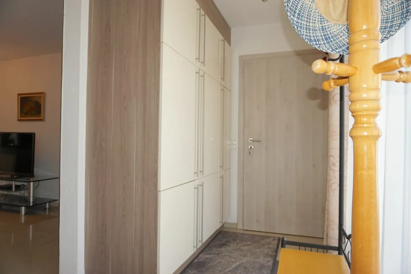 ARI-262 - Magnifique rez-de-jardin de 5,5 pièces dans une maison de standing à 2 logements - Photo 2 of 30