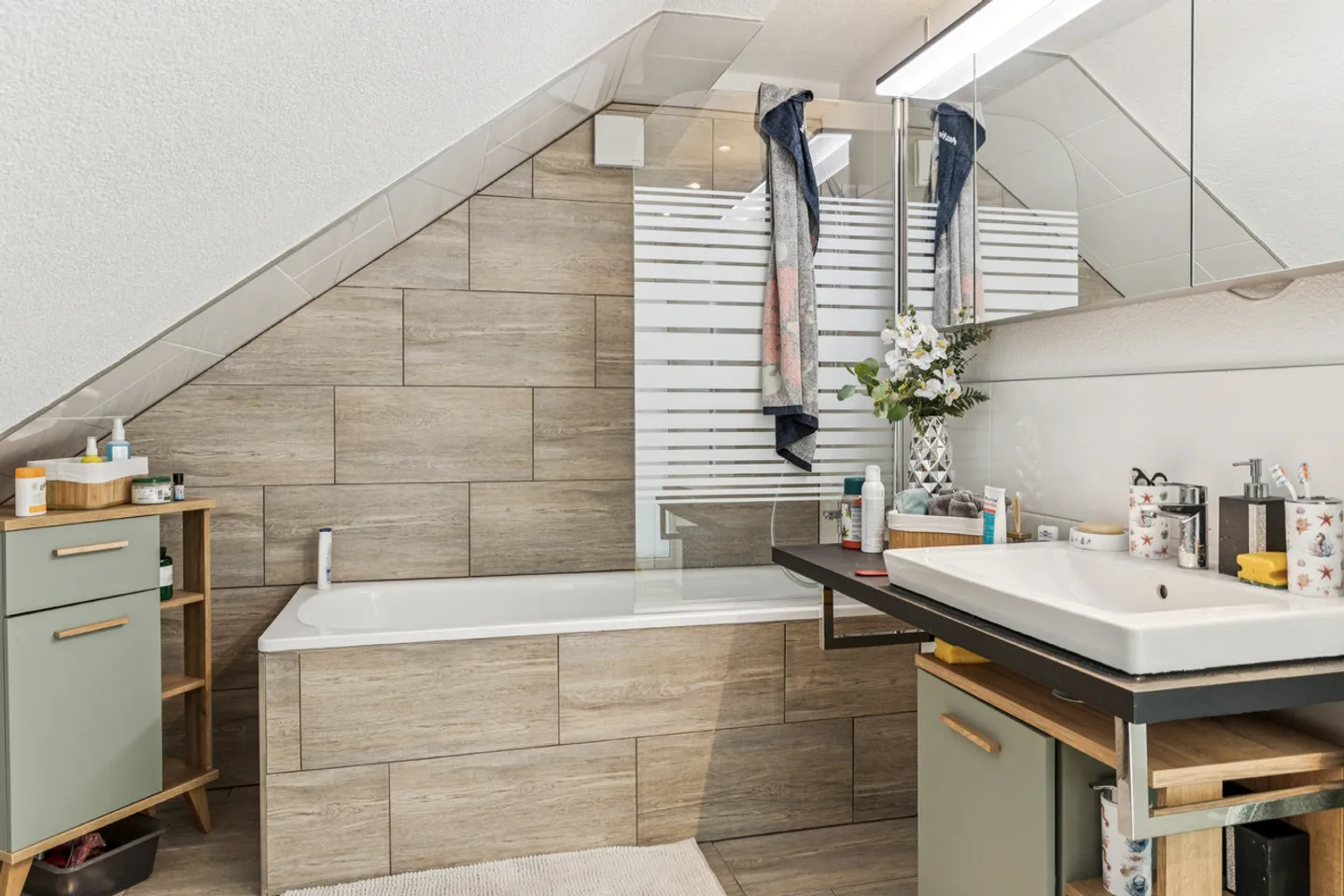 Solides Mehrfamilienhaus mit Potenzial - Foto 21 von 23