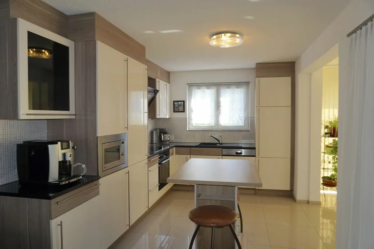 ARI-262 - Magnifique rez-de-jardin de 5,5 pièces dans une maison de standing à 2 logements - Photo 8 of 30